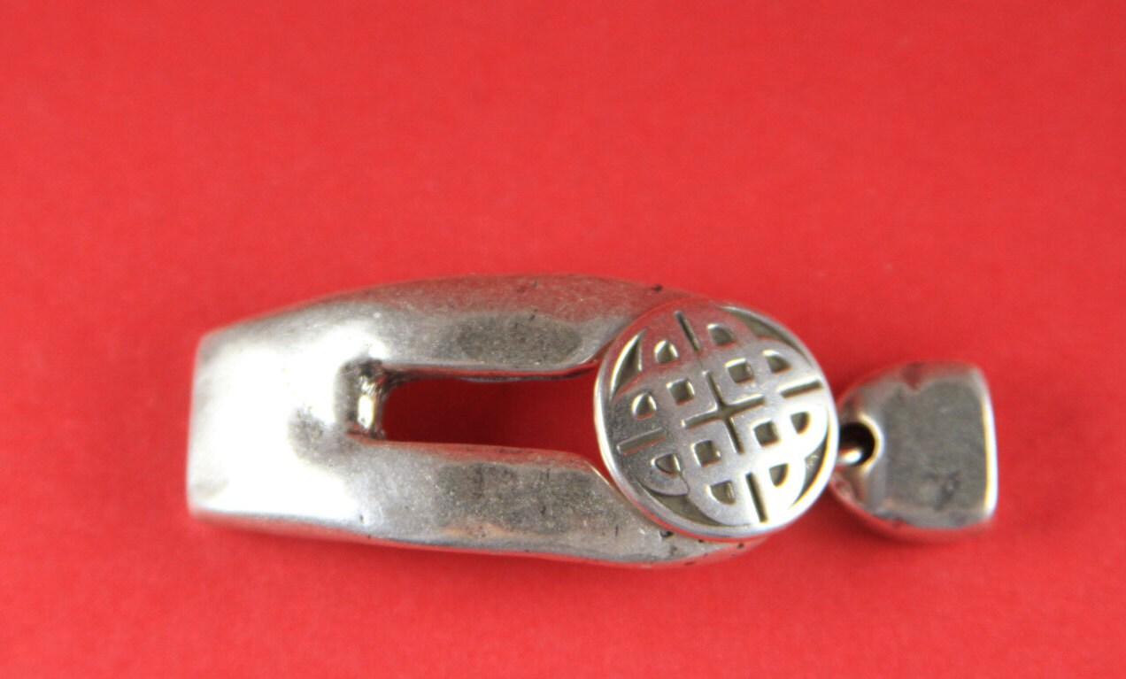 FC0004>>MADE in EUROPE zamak 10mm flat cord clasp, celtic knot button toggle clasp, zamak 10mm clasp,(76835-76843/10)Qty1