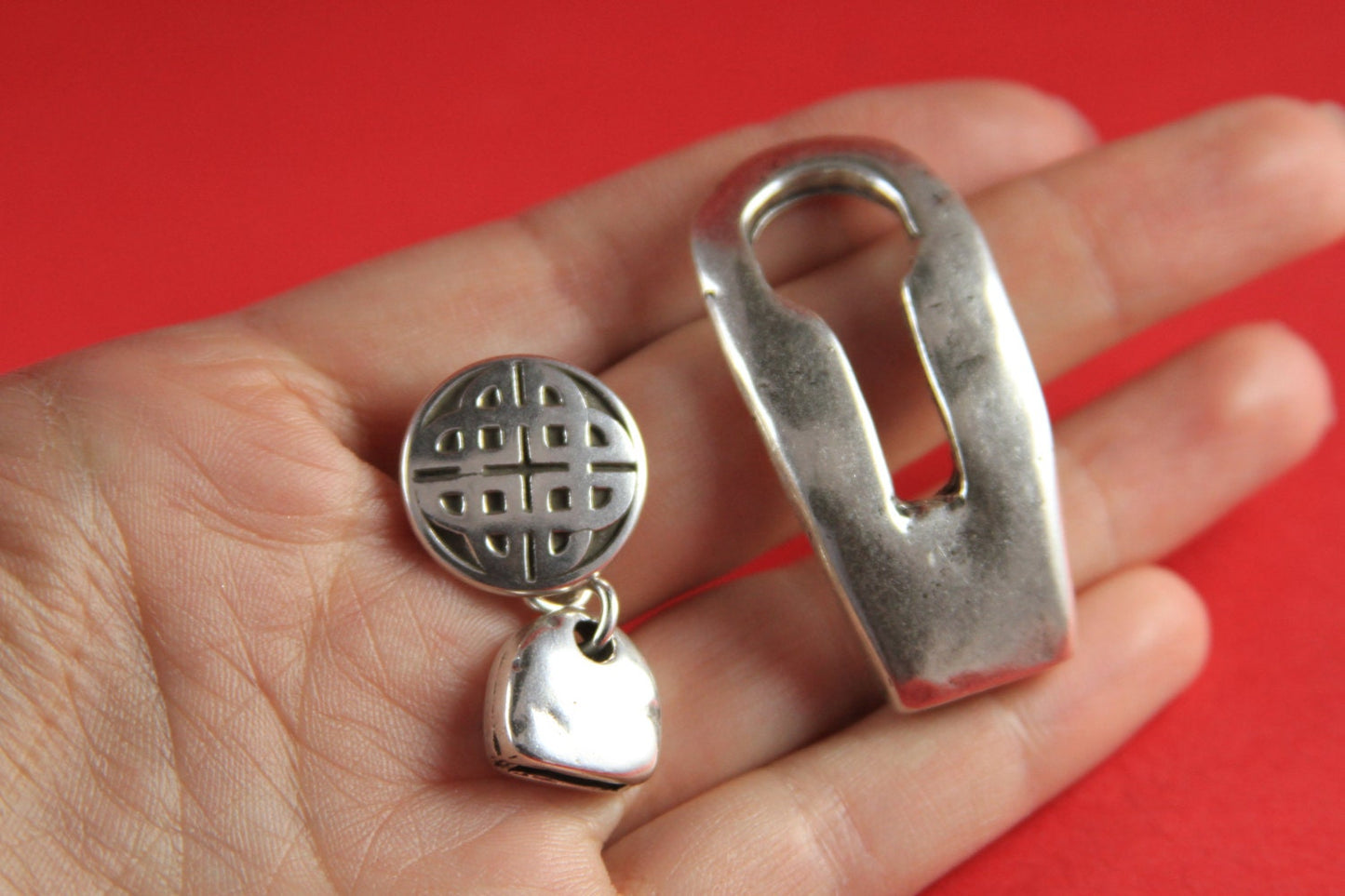 FC0004>>MADE in EUROPE zamak 10mm flat cord clasp, celtic knot button toggle clasp, zamak 10mm clasp,(76835-76843/10)Qty1