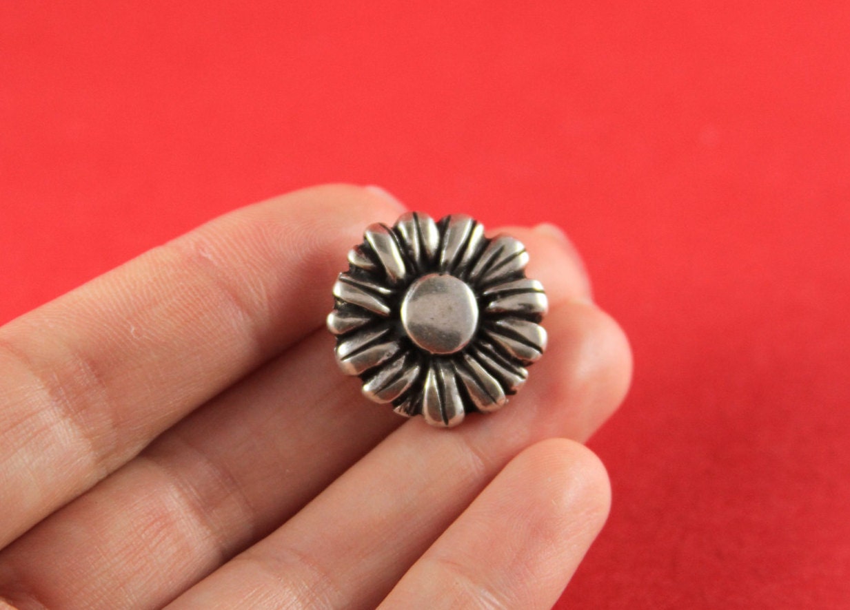 FS0083>>MADE IN EUROPE 2 zamak flower sliders 6mm flat cord, 6mm flat cord daisy slider, sunflower slider for 6mm flat cord Qty2