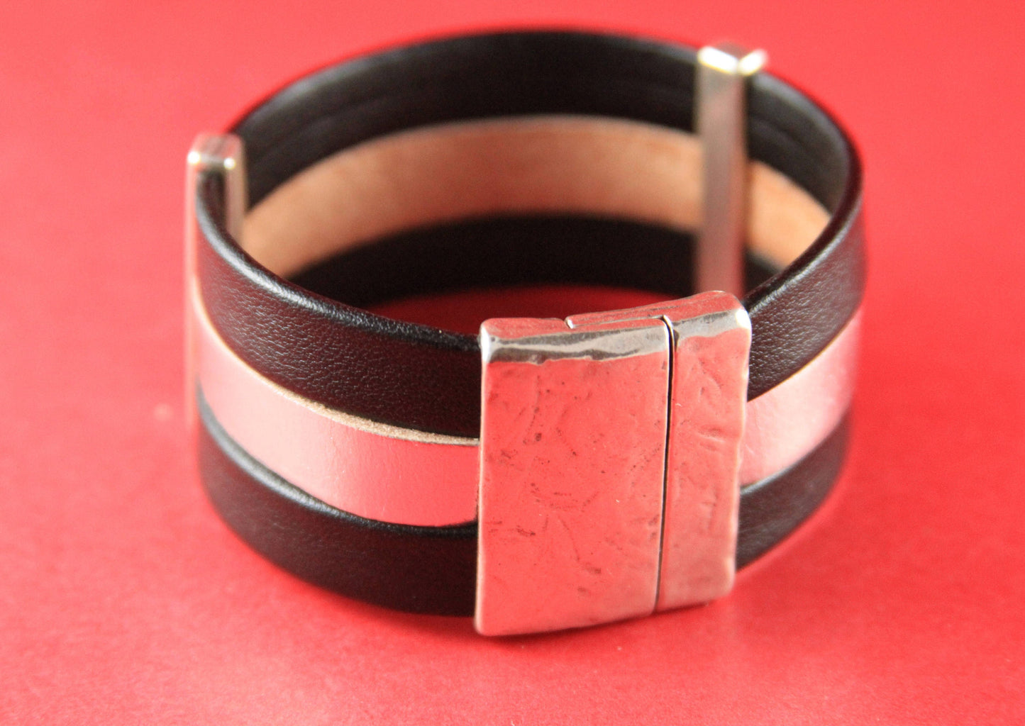 FC0322>> MADE in EUROPE flat cord hammered magnetic clasp, 30mm flat cord clasp, large magnetic clasp qty1