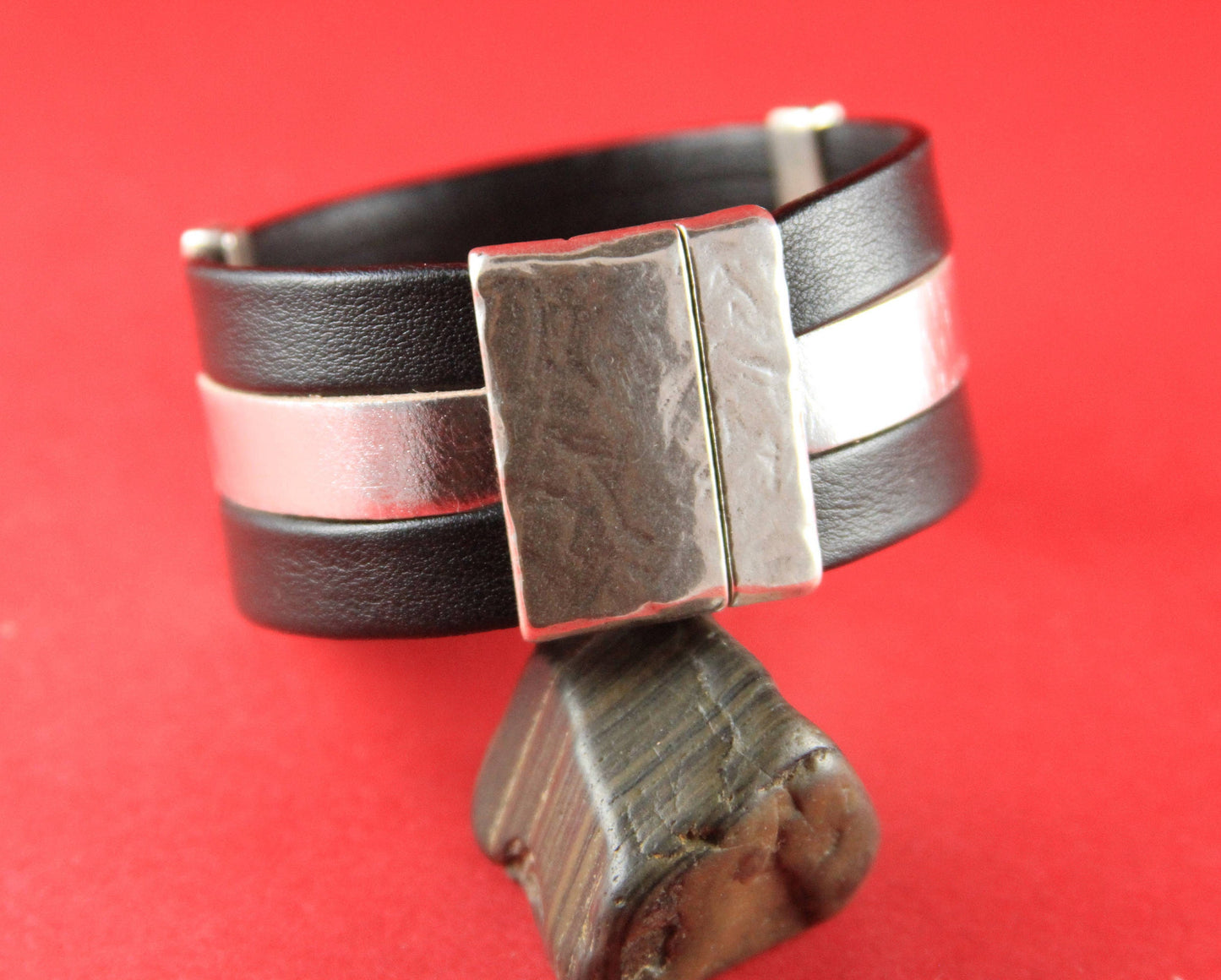 FC0322>> MADE in EUROPE flat cord hammered magnetic clasp, 30mm flat cord clasp, large magnetic clasp qty1