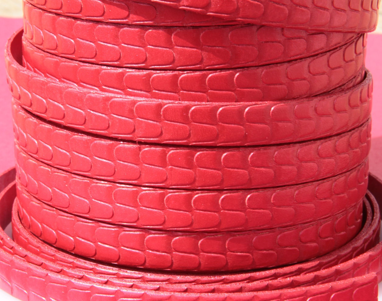 MADE in EUROPE 24'' flat 10mm engraved leather cord, 10mm flat leather cord, 10mm embossed leather cord (511/10/79NAC)