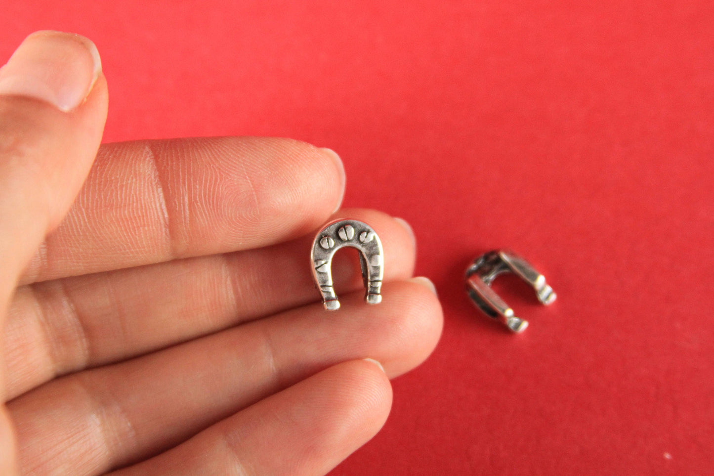 FS0337>>MADE in EUROPE 2 zamak horseshoe sliders for 5mm flat cord, flat cord slider, zamak horseshoe sliders qty2