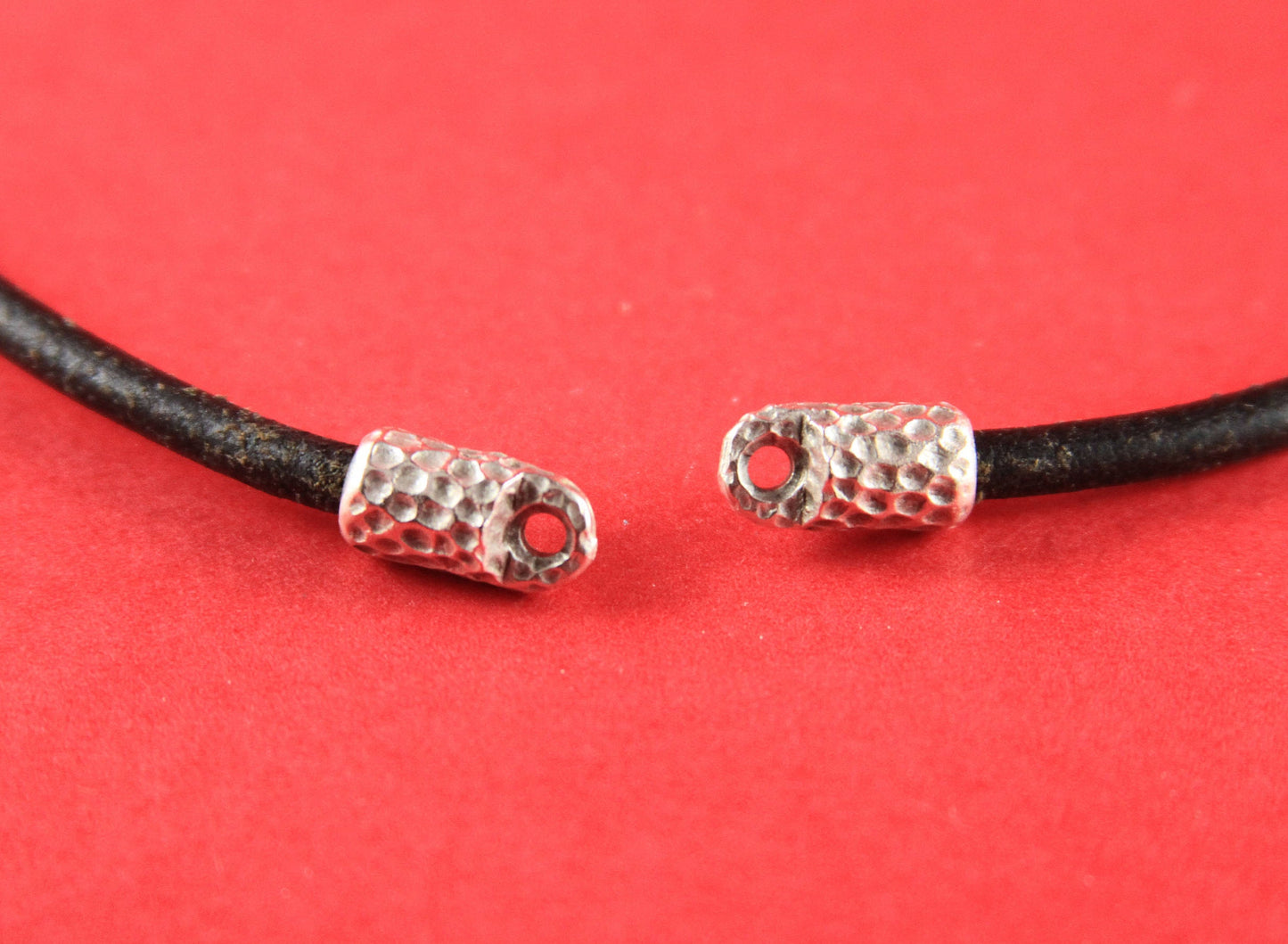 6/6 MADE IN EUROPE 4 cord end caps, 4mm round leather cord ends, silver hammered cord ends, leather cord clasp, (X5858AS) Qty4