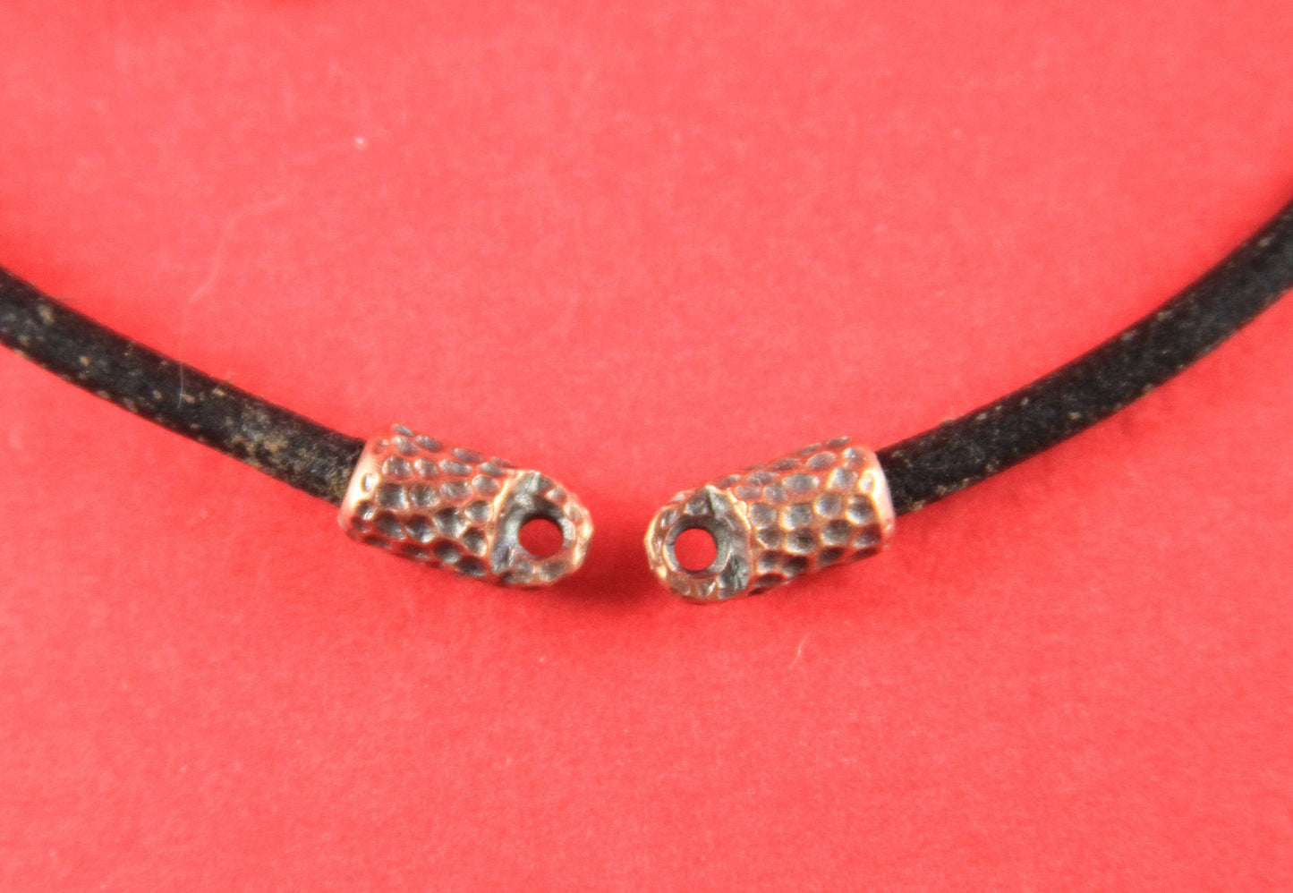 6/6 MADE IN EUROPE 2 sets of cord ends, 4mm round leather cord ends, copper hammered cord ends, leather cord clasp, (X5858AC) Qty4