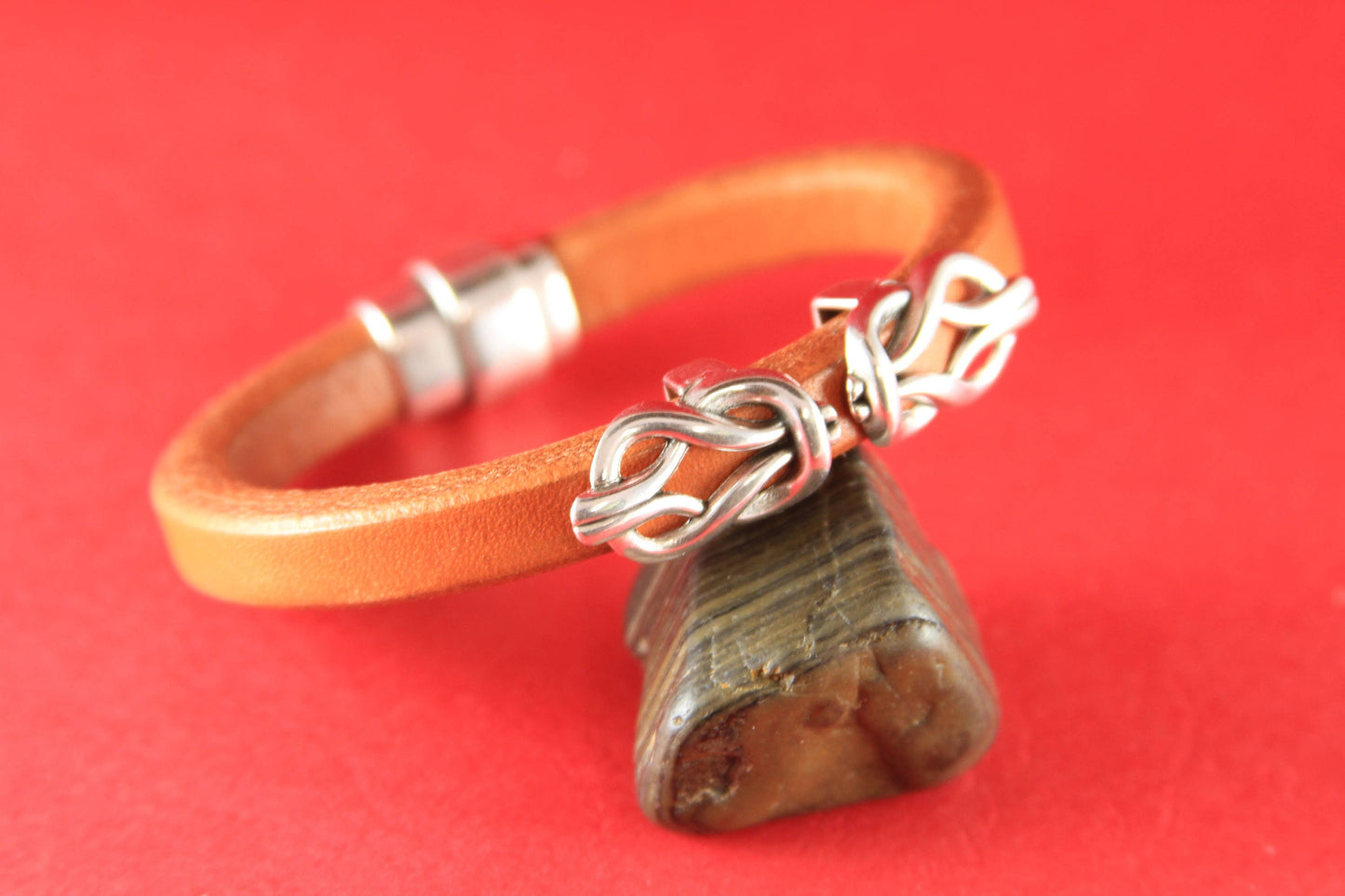 LS0002>>MADE IN EUROPE 2 licorice knot slider, licorice zamak celtic knot slider, 10x6mm cord celtic knot slider Qty2
