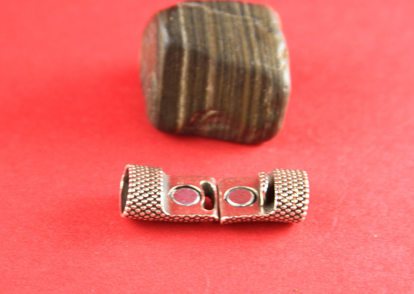 LC0013>>MADE in EUROPE zamak clasp, beaded licorice clasp, 10x6mm cord clasp, licorice clasp, Qty1