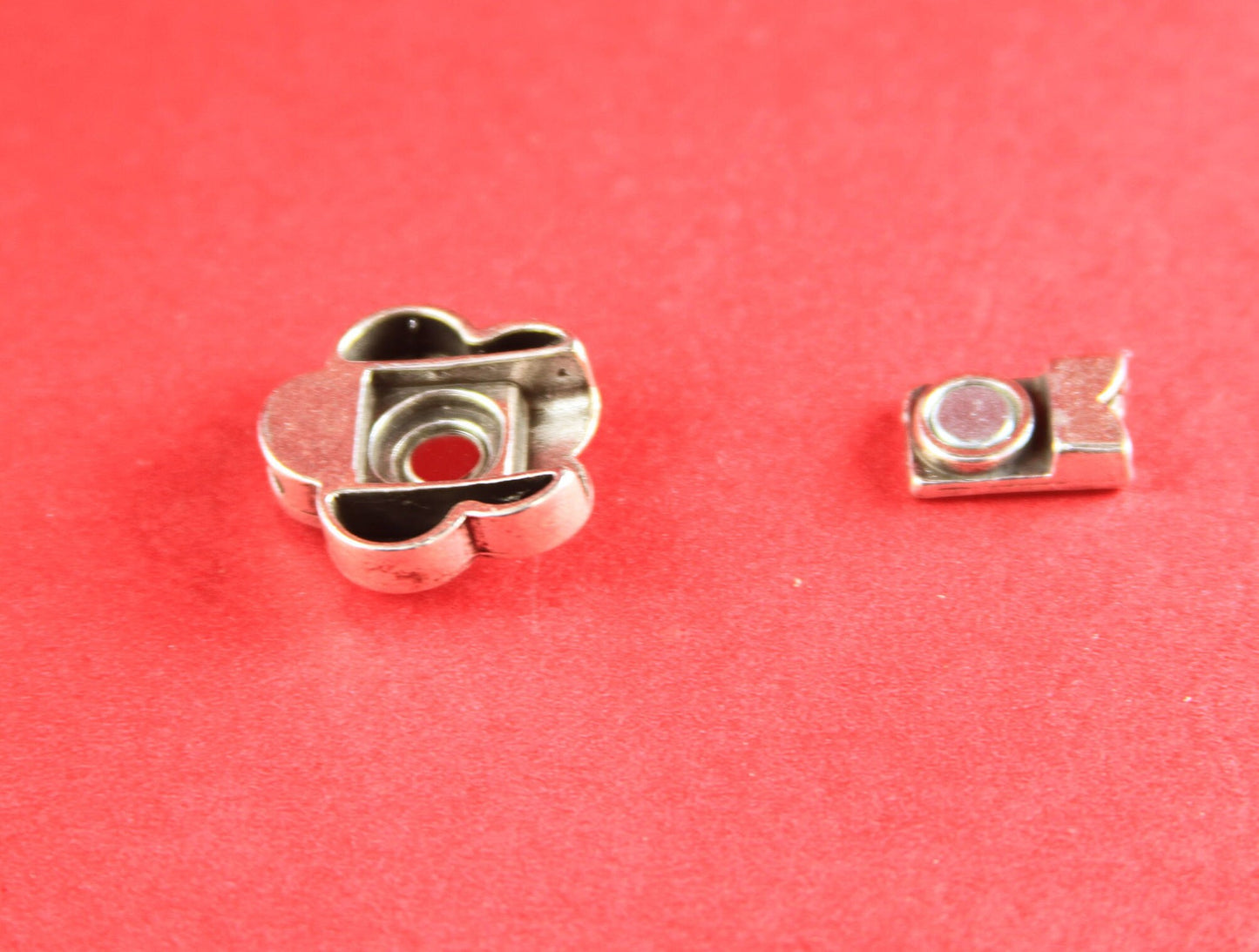 FC0124>>MADE IN EUROPE zamak flower clasp, flat cord clasp, zamak daisy clasp, flat cord flower magnetic clasp Qty1