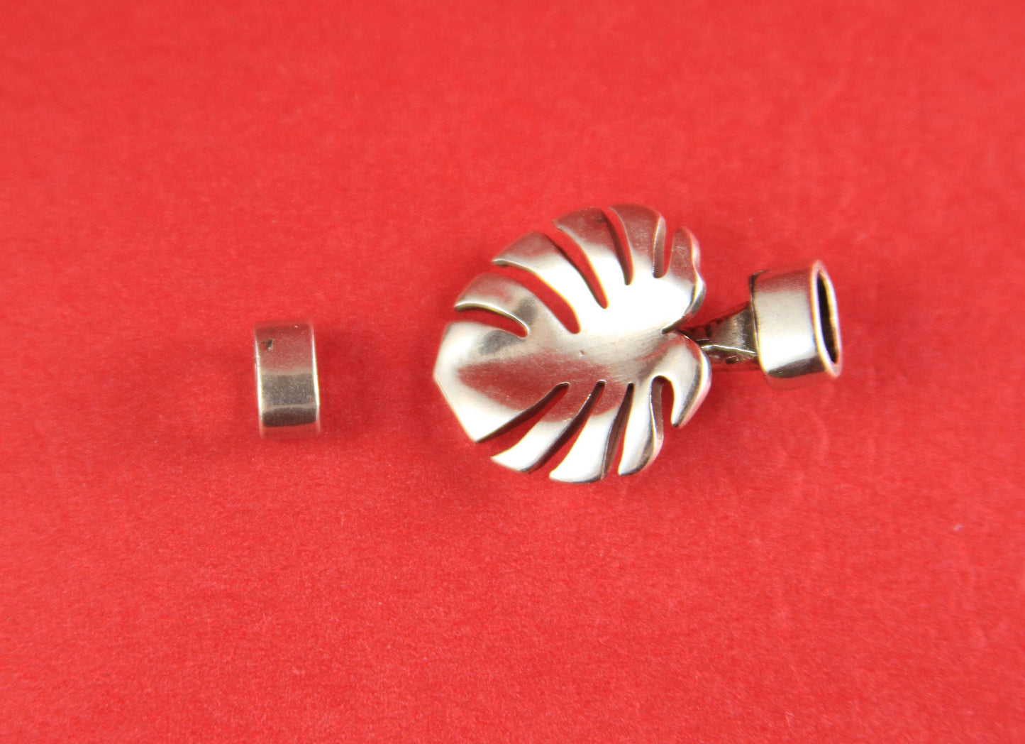 RC0045>>MADE in EUROPE zamak palm leaf clasp with slider, 3mm round cord clasp, silver leaf hook clasp (CRPs) Qty1