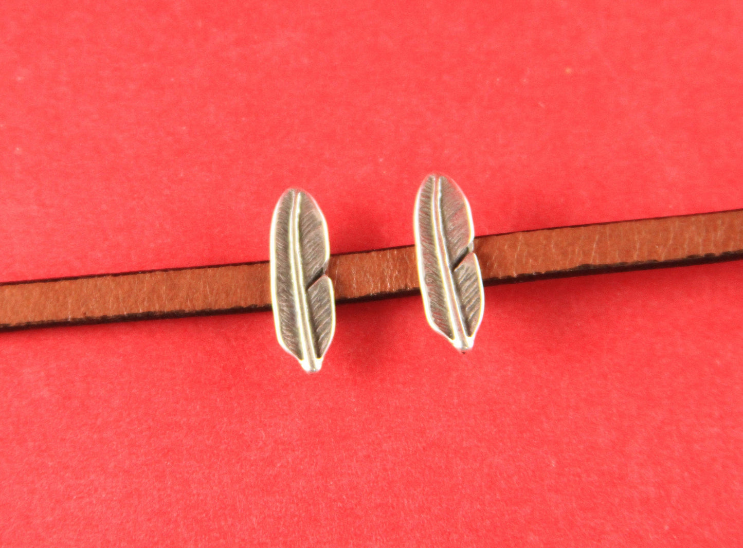 FS0190>>MADE in EUROPE 2 zamak feather sliders for 5mm flat cord, flat cord slider, zamak tiny feather sliders qty2
