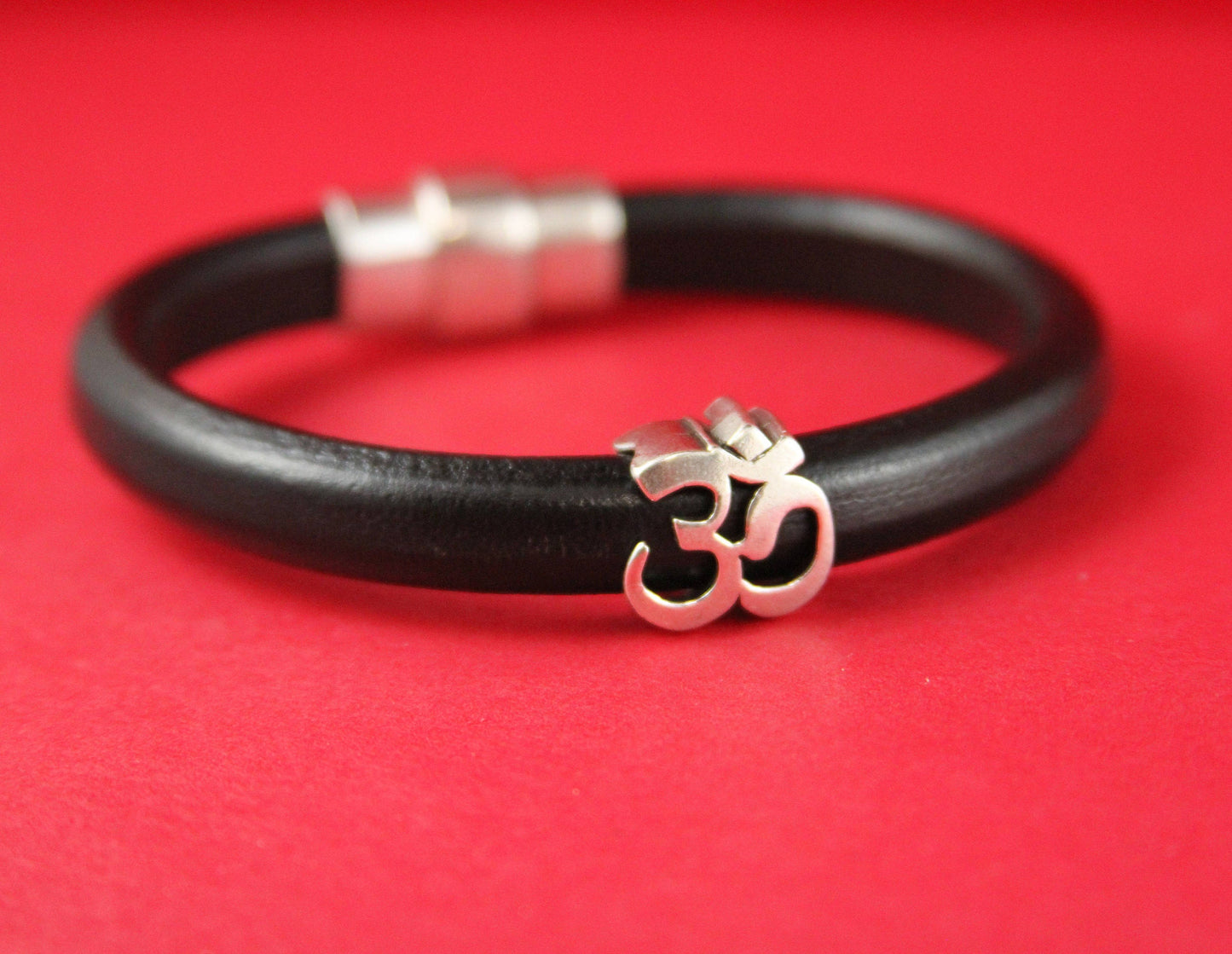 LS0007>>MADE IN EUROPE 2 zamak om sliders, licorice yoga slider, 10x6mm  sliders, silver om sliders Qty2