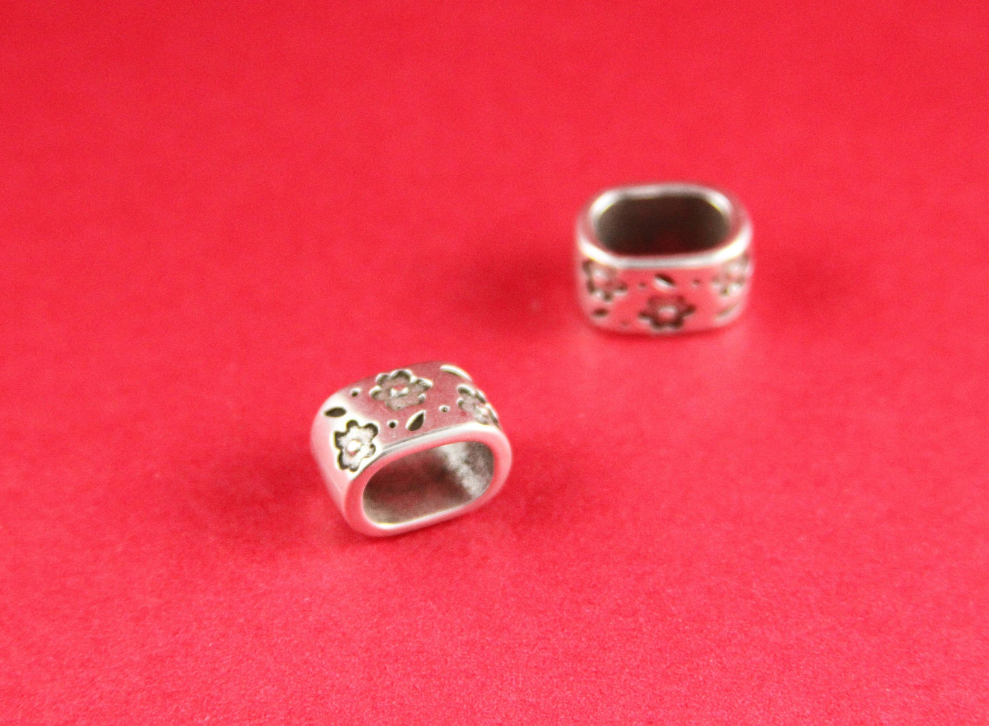 LS0066>>MADE IN EUROPE 2 zamak floral sliders, licorice zamak  slider, 10x6mm sliders, silver spacer sliders Qty2