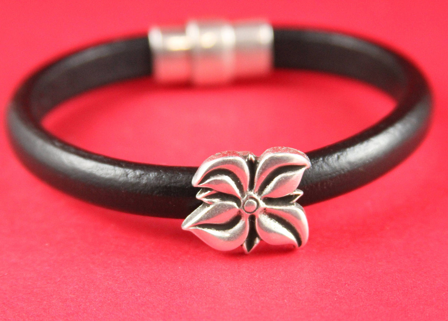 LS0036>>MADE IN EUROPE 2 zamak flower sliders, licorice flower slider, 10x6mm  sliders, silver flower sliders, Qty2