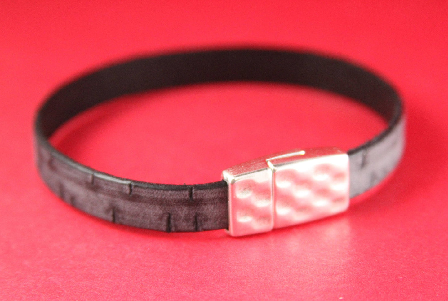 FC0289>> MADE in EUROPE zamak clasp, 10mm flat cord clasp, flat leather cord clasp, silver hammered clasp Qty1