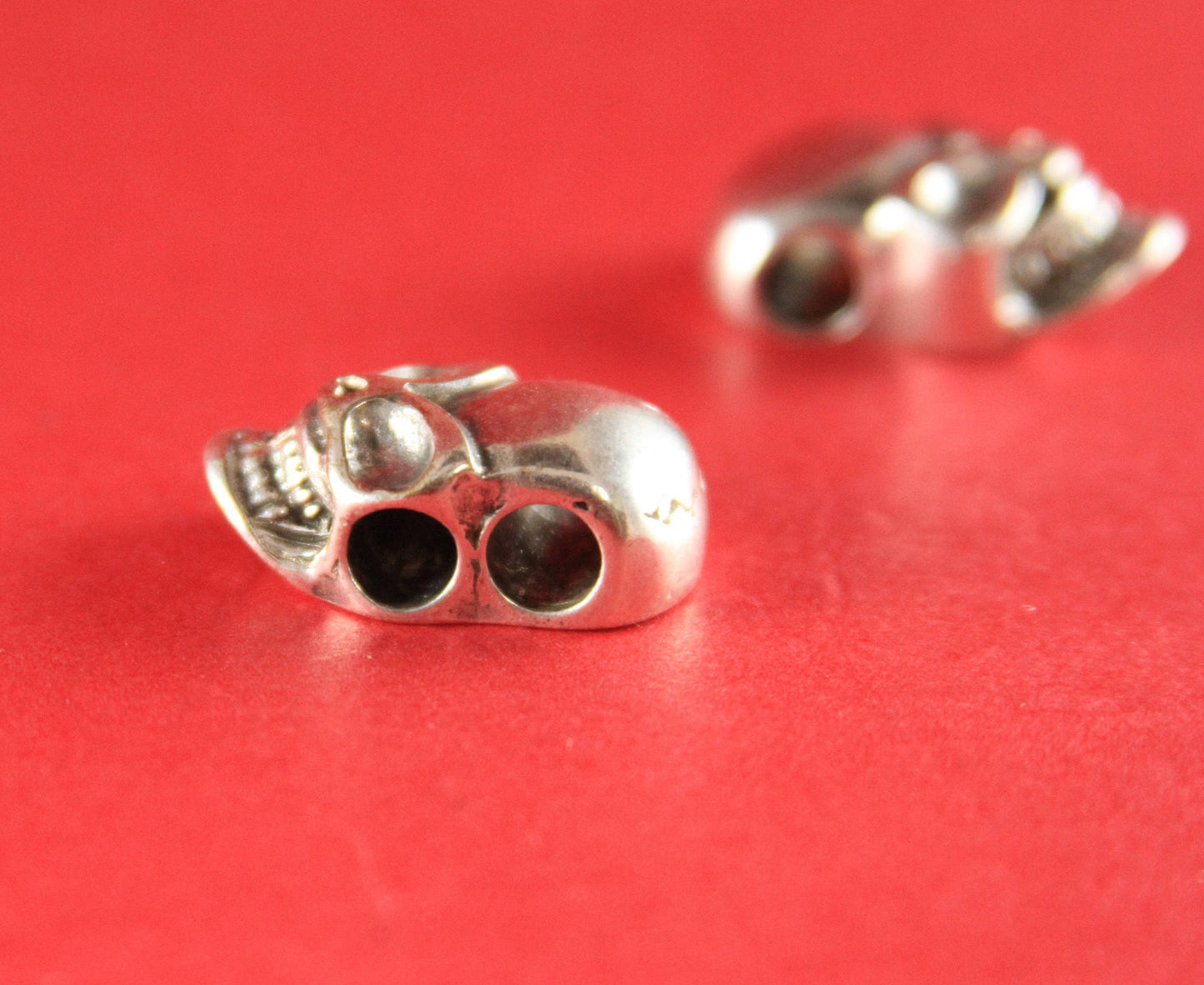 RS0126>>MADE in EUROPE 2 zamak loop makers, 5mm cord loop maker skull end, round cord skull end (24397)Qty2