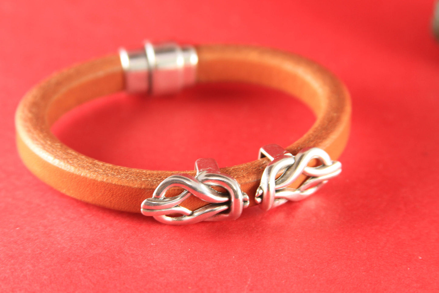 LS0002>>MADE IN EUROPE 2 licorice knot slider, licorice zamak celtic knot slider, 10x6mm cord celtic knot slider Qty2