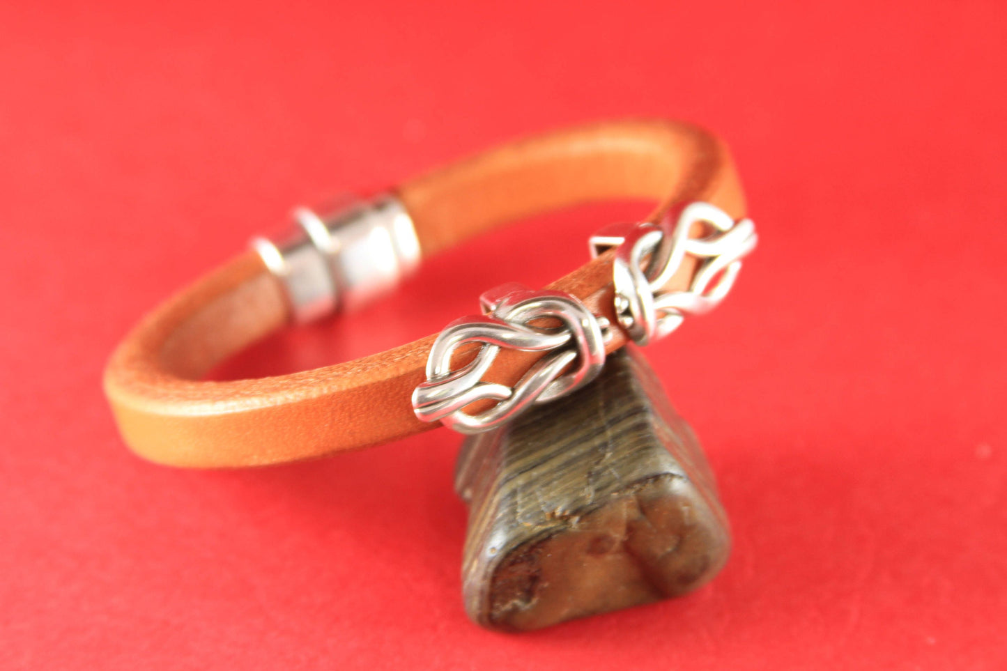 LS0002>>MADE IN EUROPE 2 licorice knot slider, licorice zamak celtic knot slider, 10x6mm cord celtic knot slider Qty2