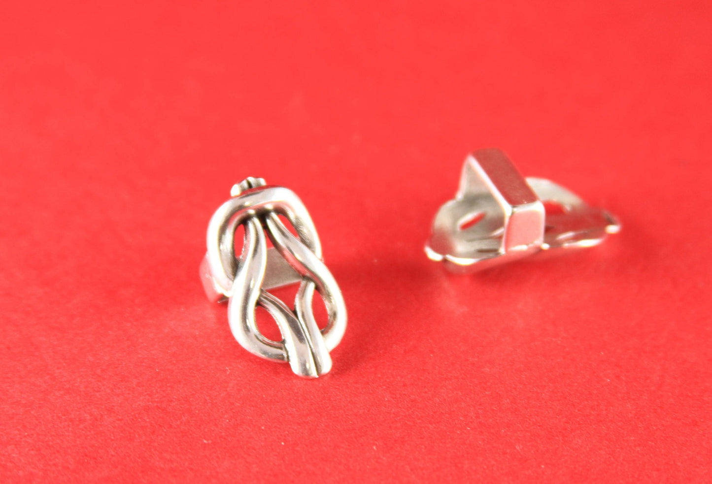 LS0002>>MADE IN EUROPE 2 licorice knot slider, licorice zamak celtic knot slider, 10x6mm cord celtic knot slider Qty2