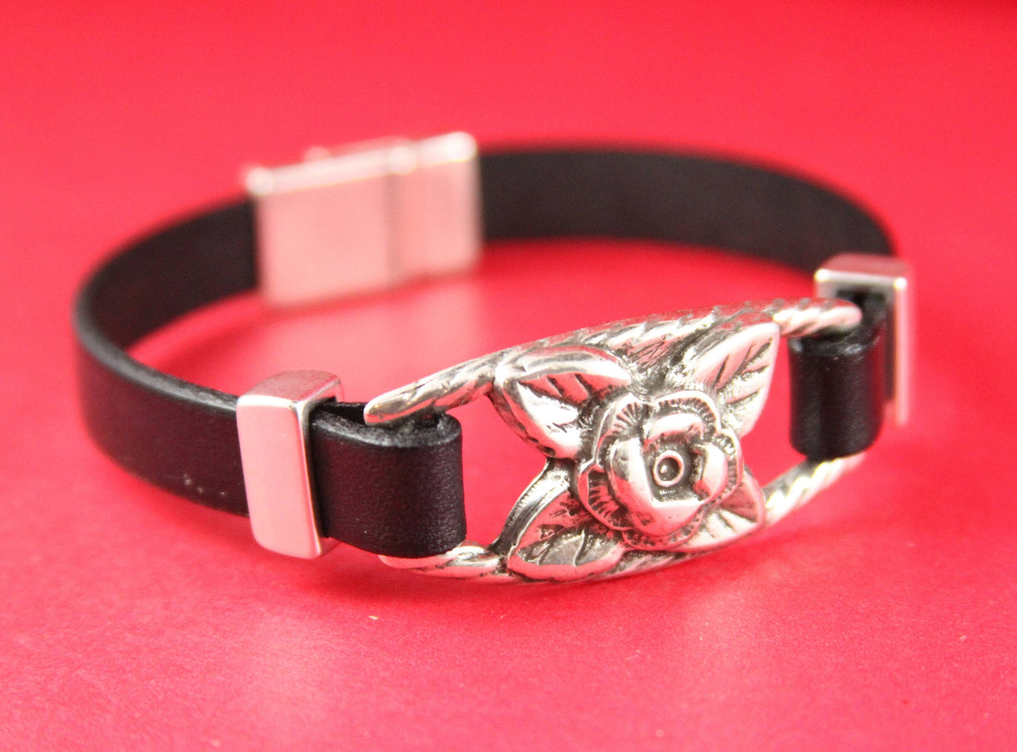 C0057>> MADE in EUROPE zamak flower connector, bracelet zamak component qty1