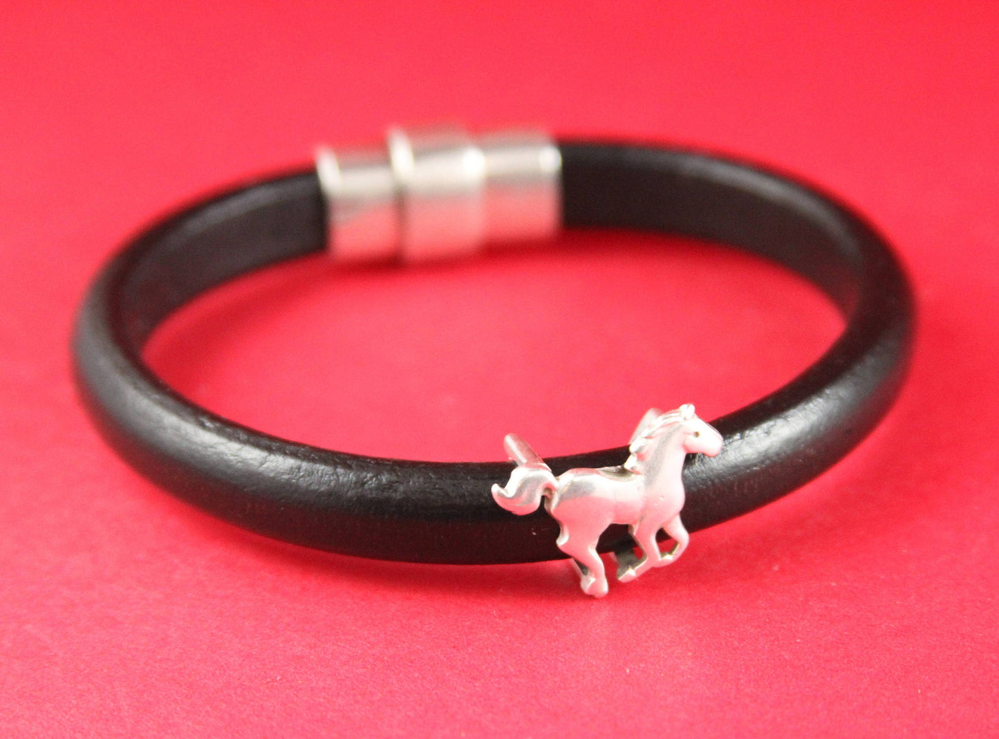 LS0072>>MADE IN EUROPE 2 zamak  horse sliders, zamak horse bead, licorice cord slider Qty2