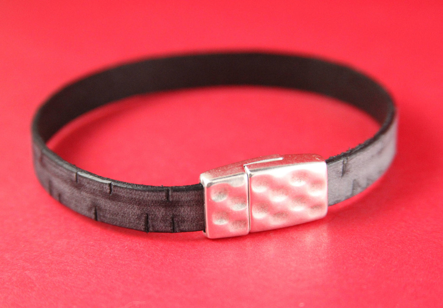 FC0289>> MADE in EUROPE zamak clasp, 10mm flat cord clasp, flat leather cord clasp, silver hammered clasp Qty1