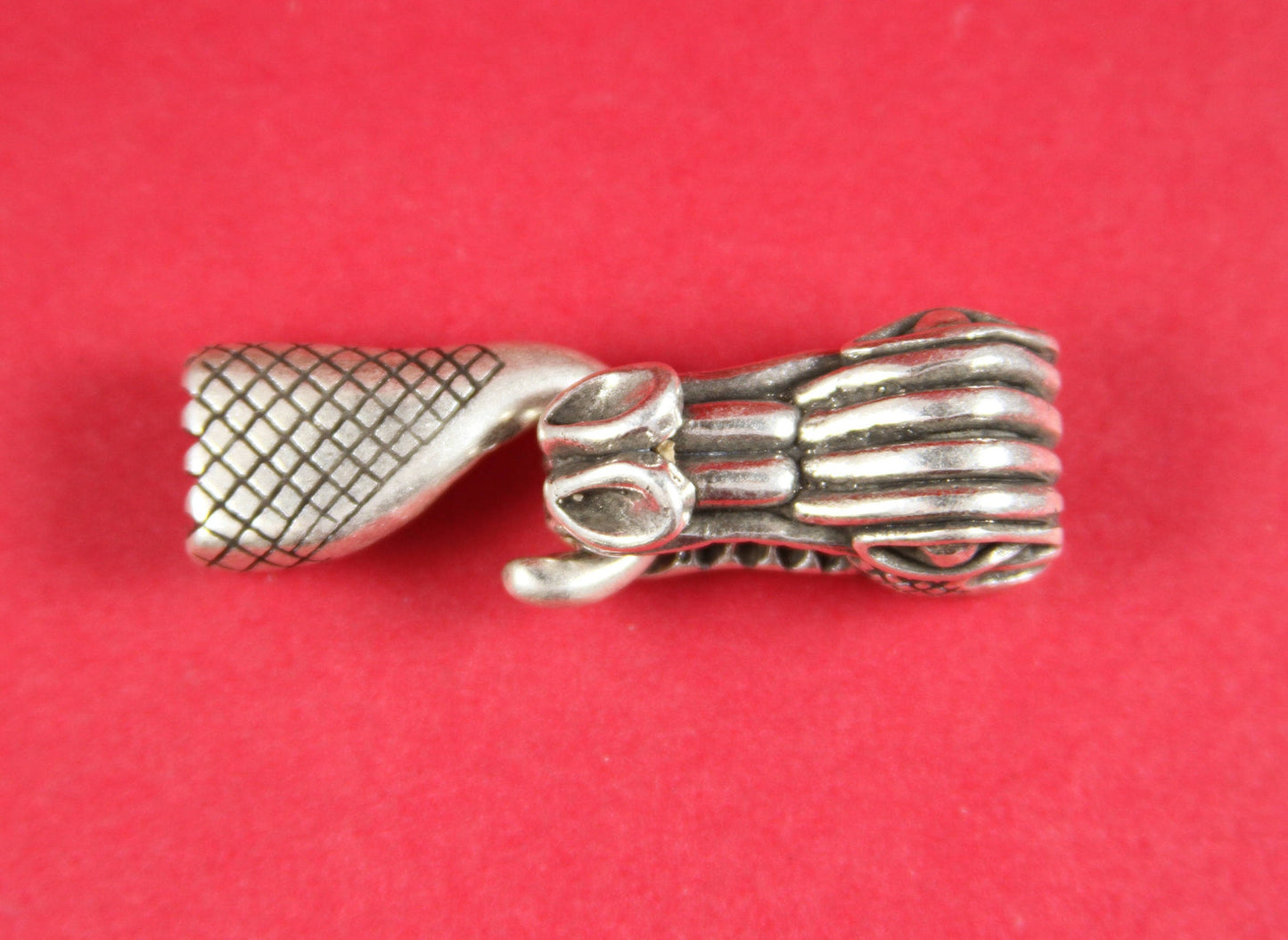 LC0027>>MADE IN EUROPE zamak dragon hook clasp, licorice dragon clasp, zamak dragon clasp, (77904/05)Qty1