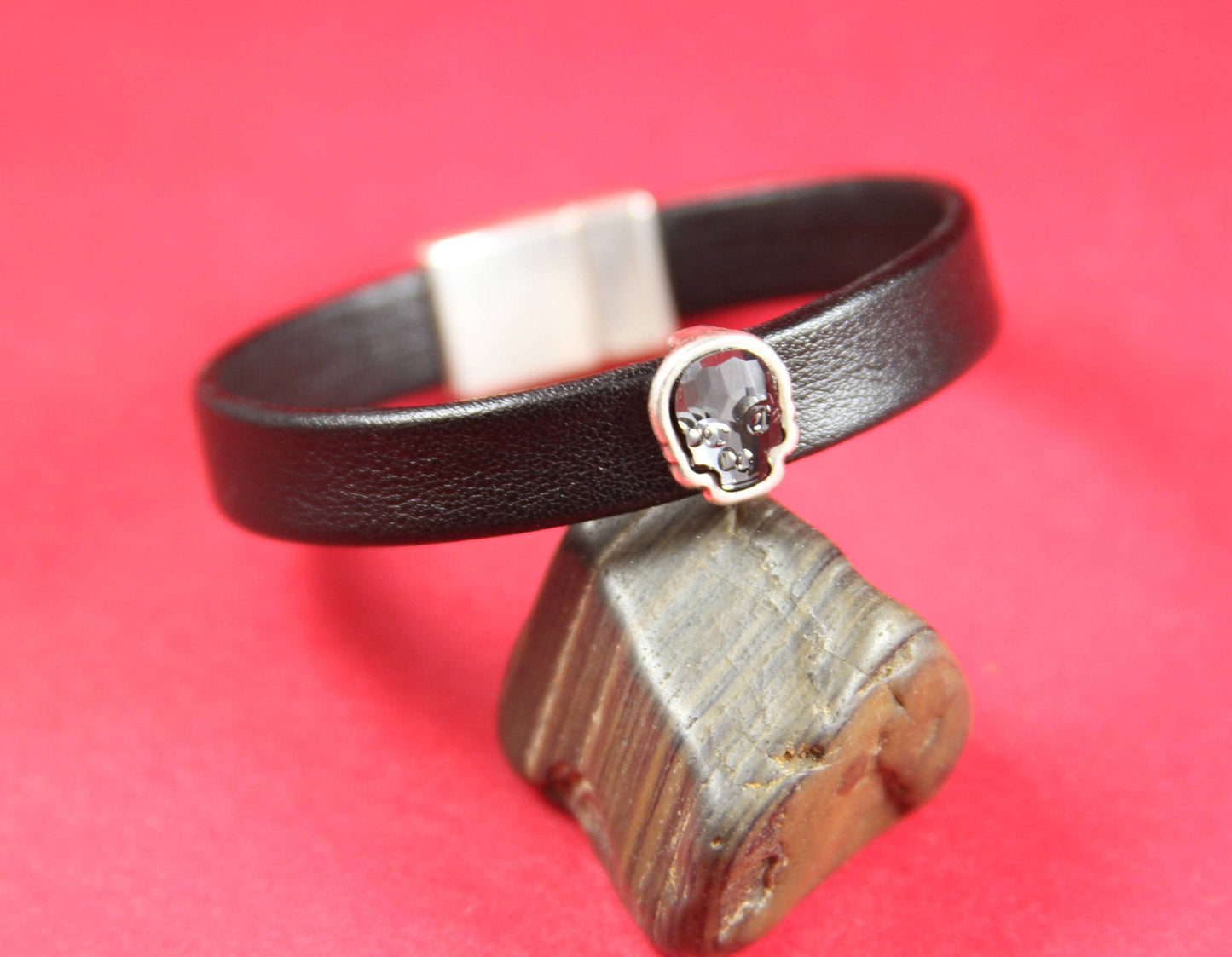 FS0149>>MADE in EUROPE zamak Swarovski skull slider, flat cord black Swarovski crystal skull slider, 10mm cord slider (78503/10Y5) qty1