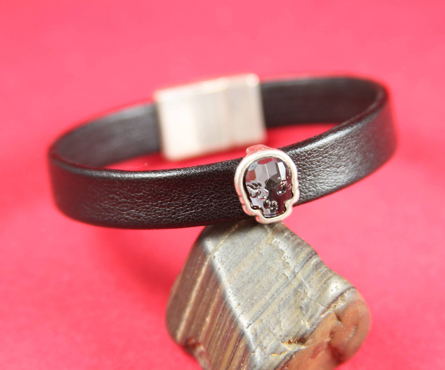 FS0149>>MADE in EUROPE zamak Swarovski skull slider, flat cord black Swarovski crystal skull slider, 10mm cord slider (78503/10Y5) qty1