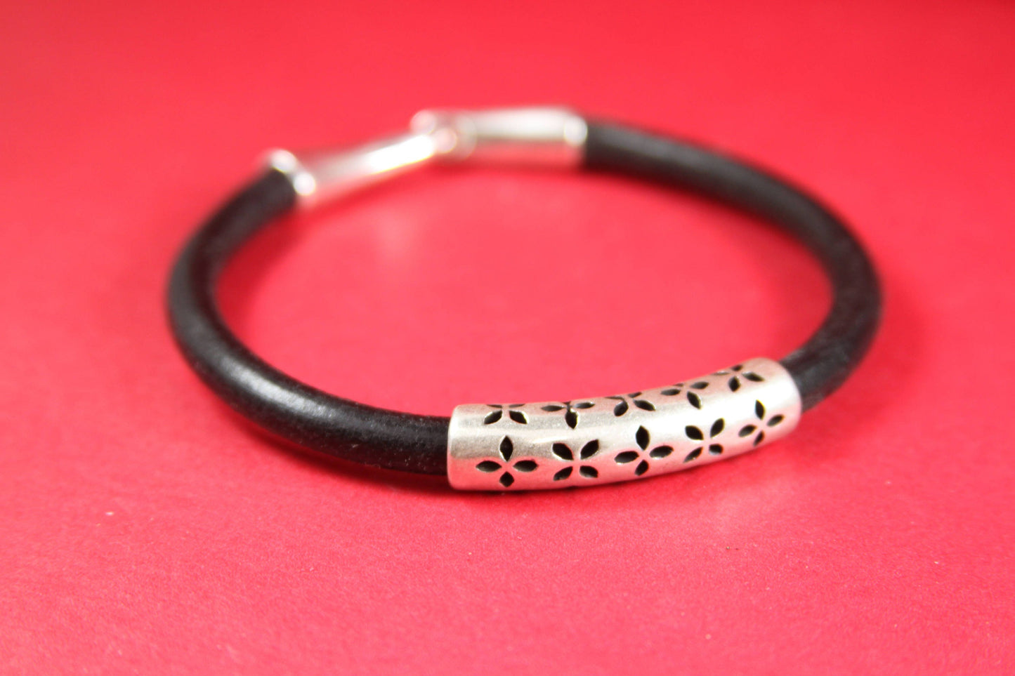 RS0081>>MADE in EUROPE zamak 5mm tube, 5mm hole zamak tube slider, round cord tube qty1