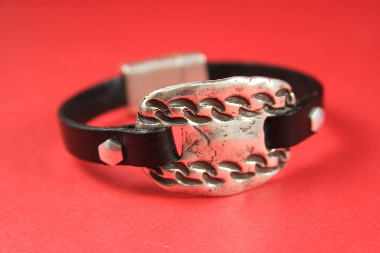 C0115>>MADE in EUROPE hammered zamak connector, flat cord connector, flat leather cord connector  Qty 1