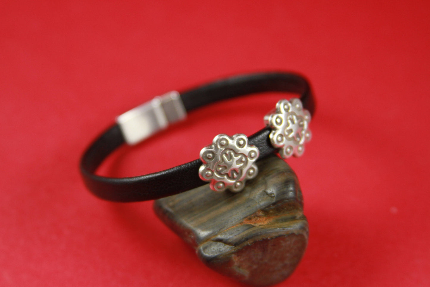 FS0322>>MADE IN EUROPE 2 zamak flower sliders 6mm flat cord Qty2