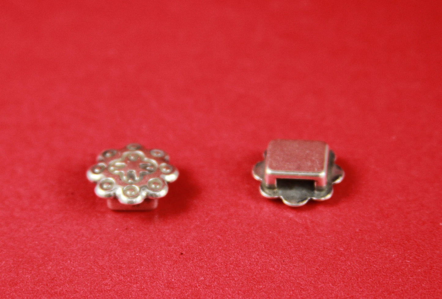 FS0322>>MADE IN EUROPE 2 zamak flower sliders 6mm flat cord Qty2