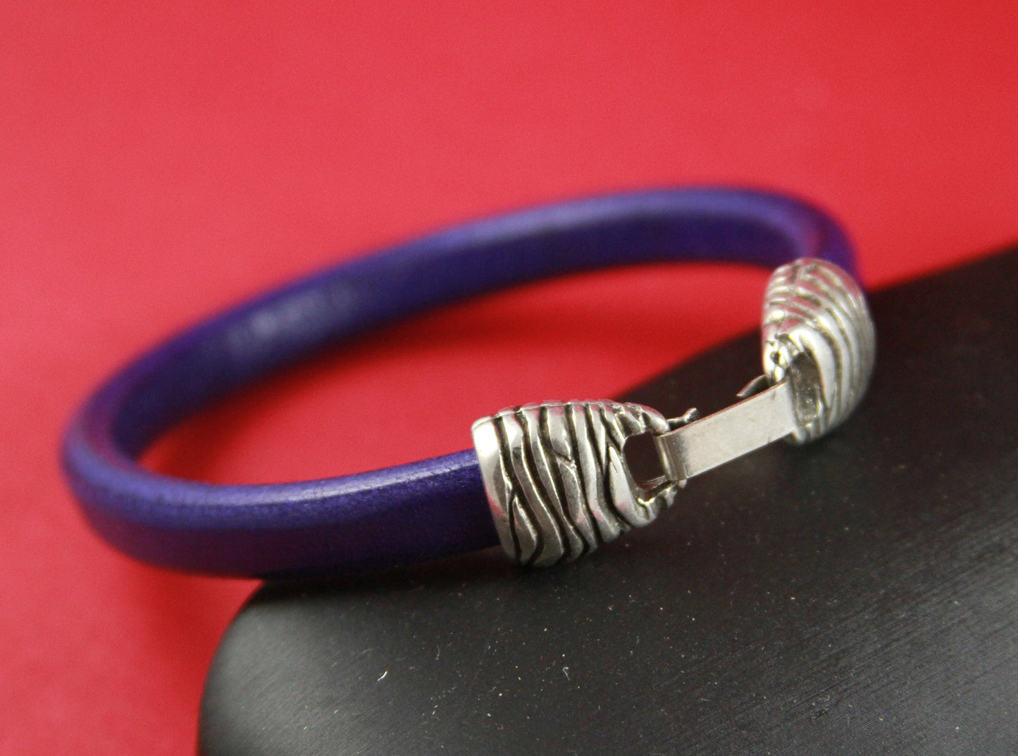 LC0023>>MADE IN EUROPE licorice  zamak clasp, ribbed clasp, bracelet clasp, stripped clasp (6456) Qty1