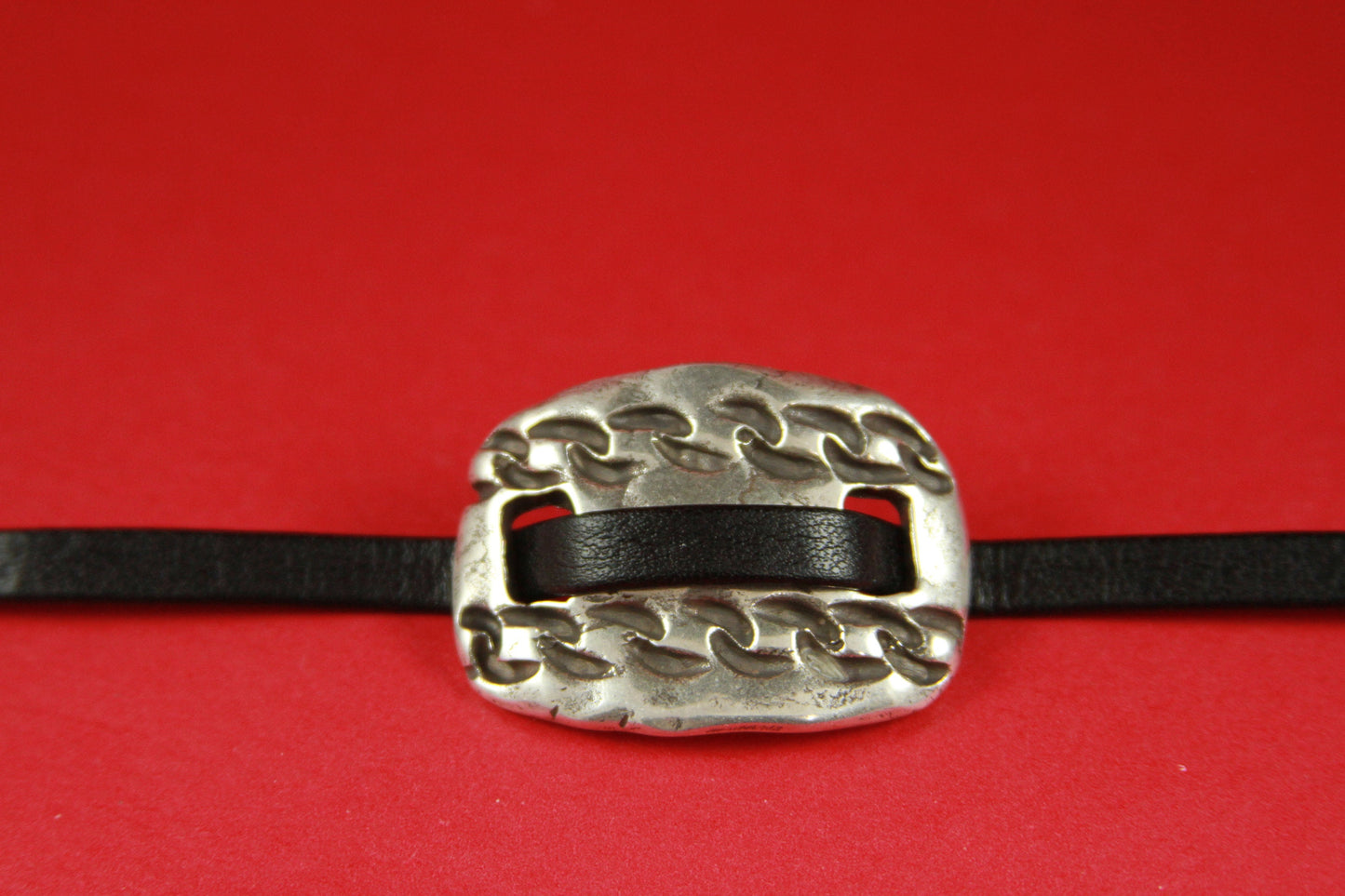 C0115>>MADE in EUROPE hammered zamak connector, flat cord connector, flat leather cord connector  Qty 1