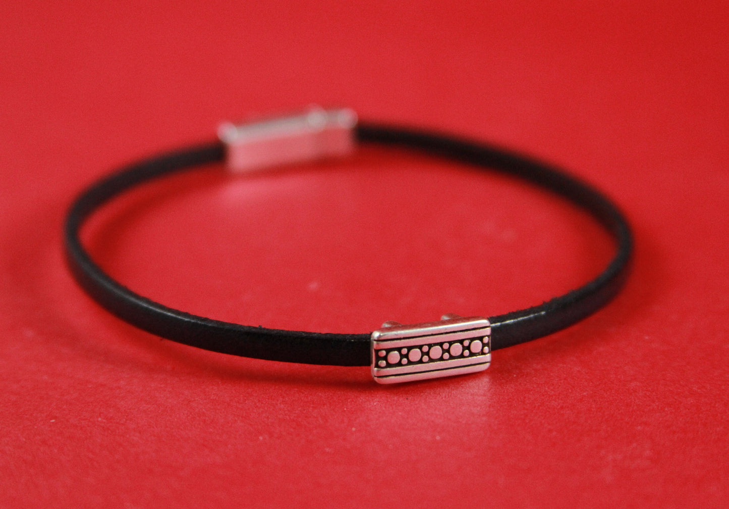 FS0302>>MADE IN EUROPE 2 zamak engraved sliders, flat 3mm cord sliders, 3mm flat cord sliders, silver engraved sliders Qty2