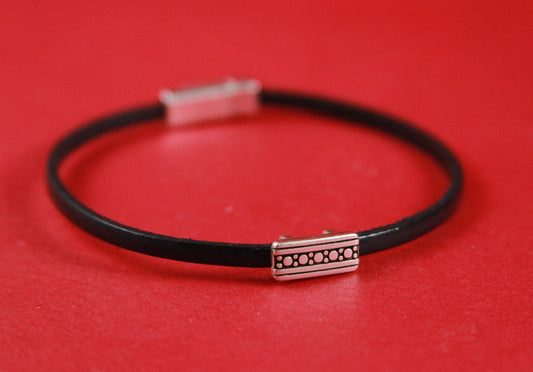 FS0302>>MADE IN EUROPE 2 zamak engraved sliders, flat 3mm cord sliders, 3mm flat cord sliders, silver engraved sliders Qty2