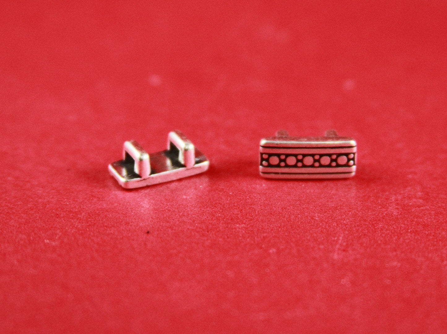 FS0302>>MADE IN EUROPE 2 zamak engraved sliders, flat 3mm cord sliders, 3mm flat cord sliders, silver engraved sliders Qty2
