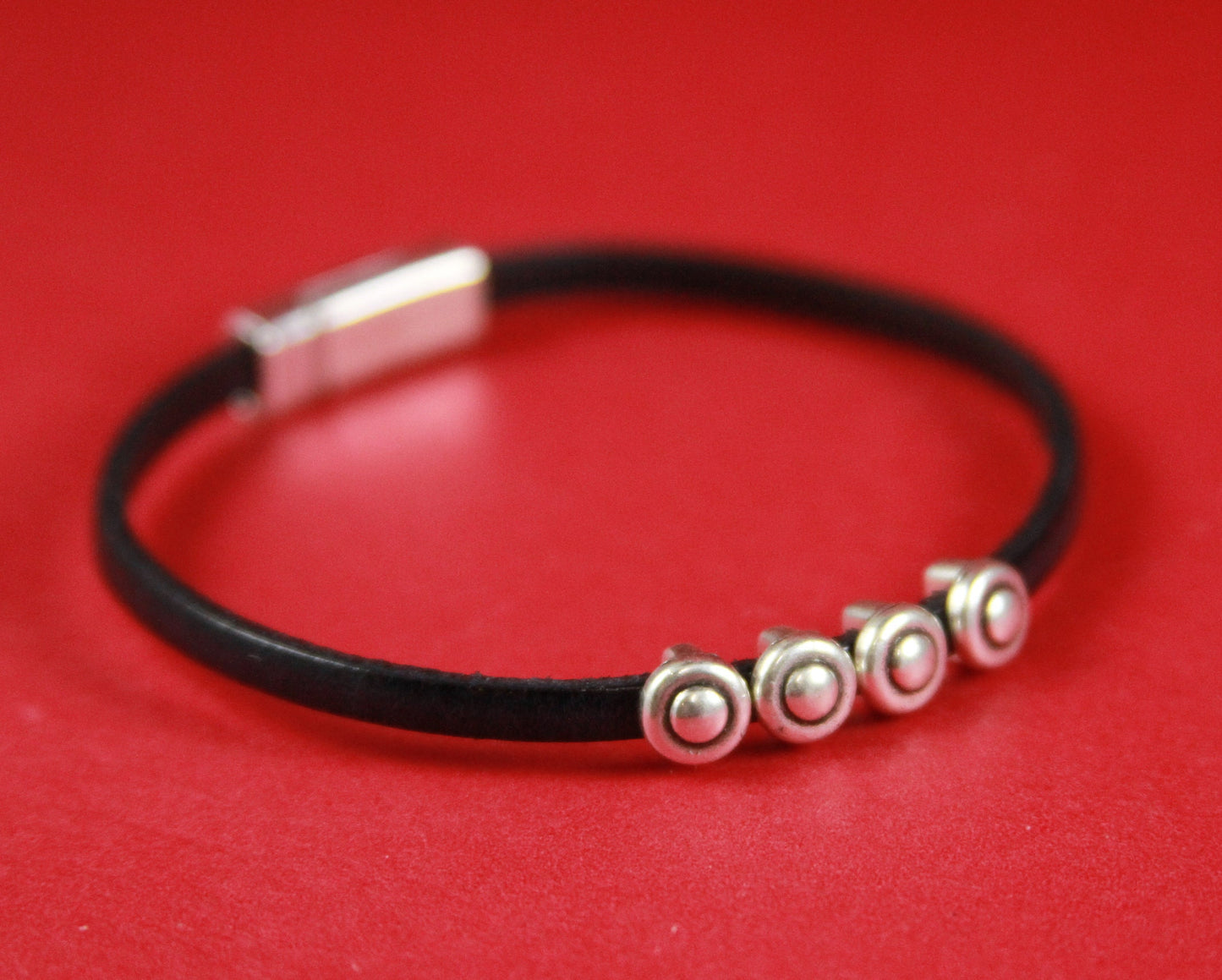 FS0483>>MADE IN EUROPE 4 zamak round sliders, flat 3mm cord sliders, 3mm flat cord sliders, silver round sliders Qty4