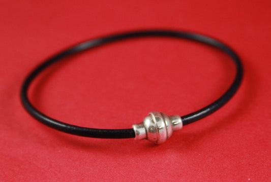 RC0111>>MADE IN EUROPE magnetic clasp, silver clasp, 3mm round cord clasp, bracelet clasp (78946/03) Qty1