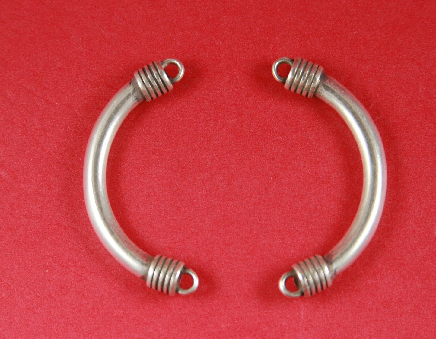 C0020>> MADE in EUROPE 2 zamak half bracelets, 2 silver connectors, zamak connectors qty2