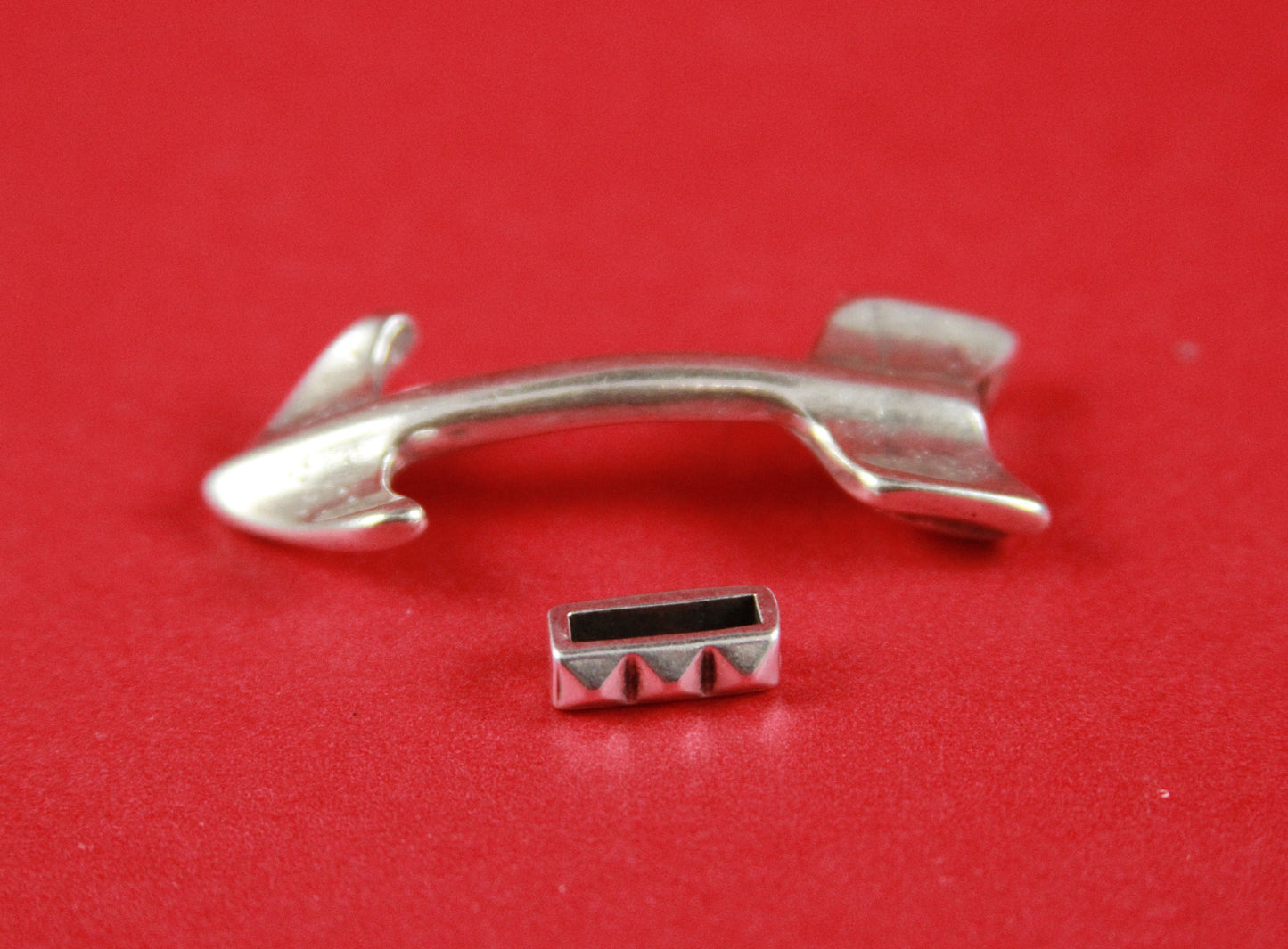 C0120>>MADE in EUROPE zamak arrow connector, 5mm cord connector, flat 5mm leather cord connector  Qty 1set
