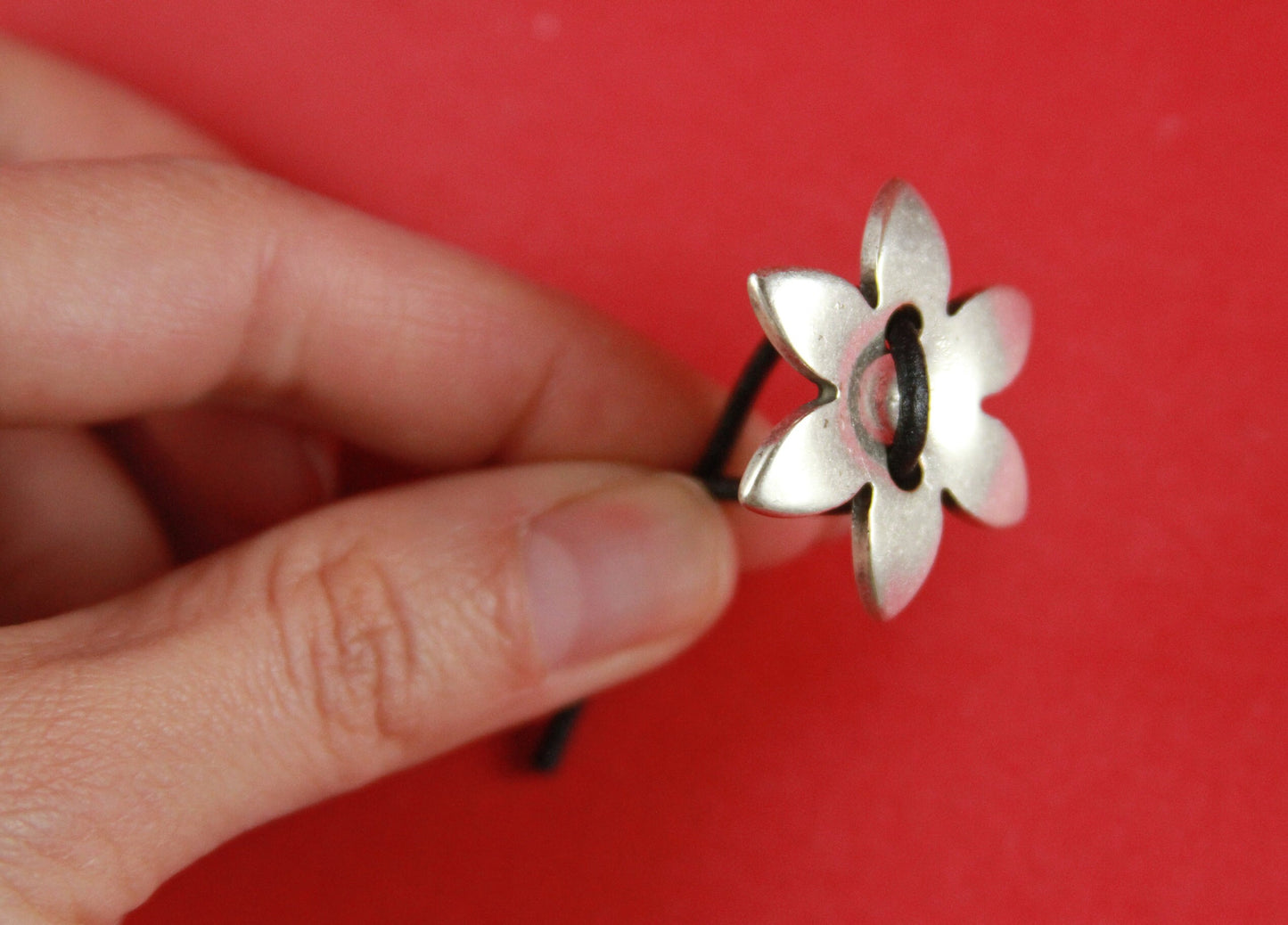 RS0066>>MADE IN EUROPE 2 zamak flower sliders, zamak flower button, round cord flower slider, 2.5mm leather  slider Qty2