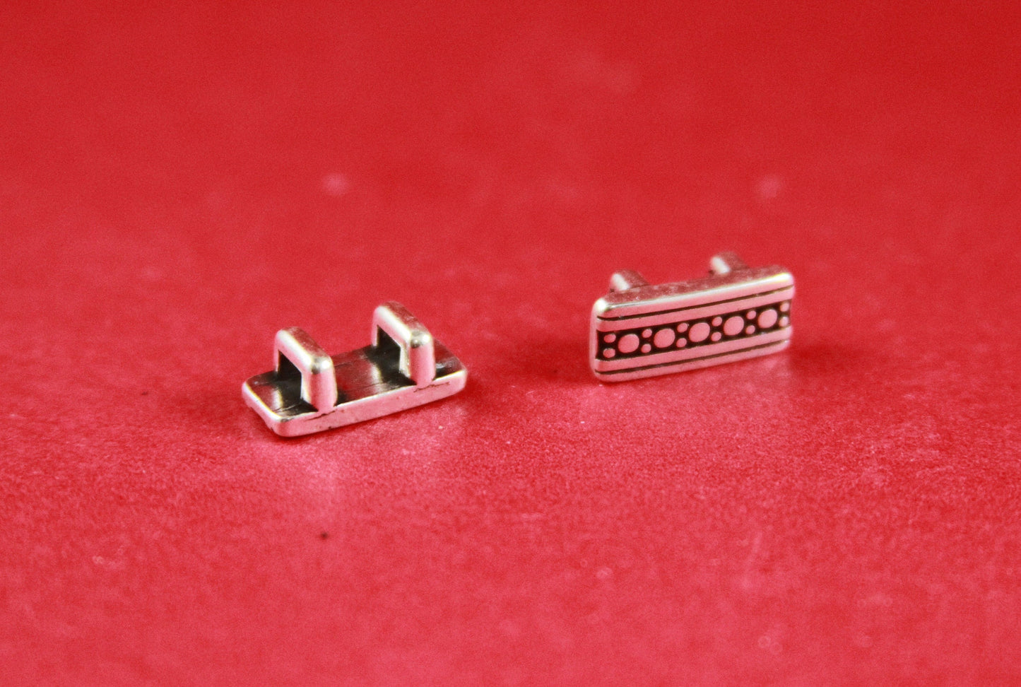 FS0302>>MADE IN EUROPE 2 zamak engraved sliders, flat 3mm cord sliders, 3mm flat cord sliders, silver engraved sliders Qty2