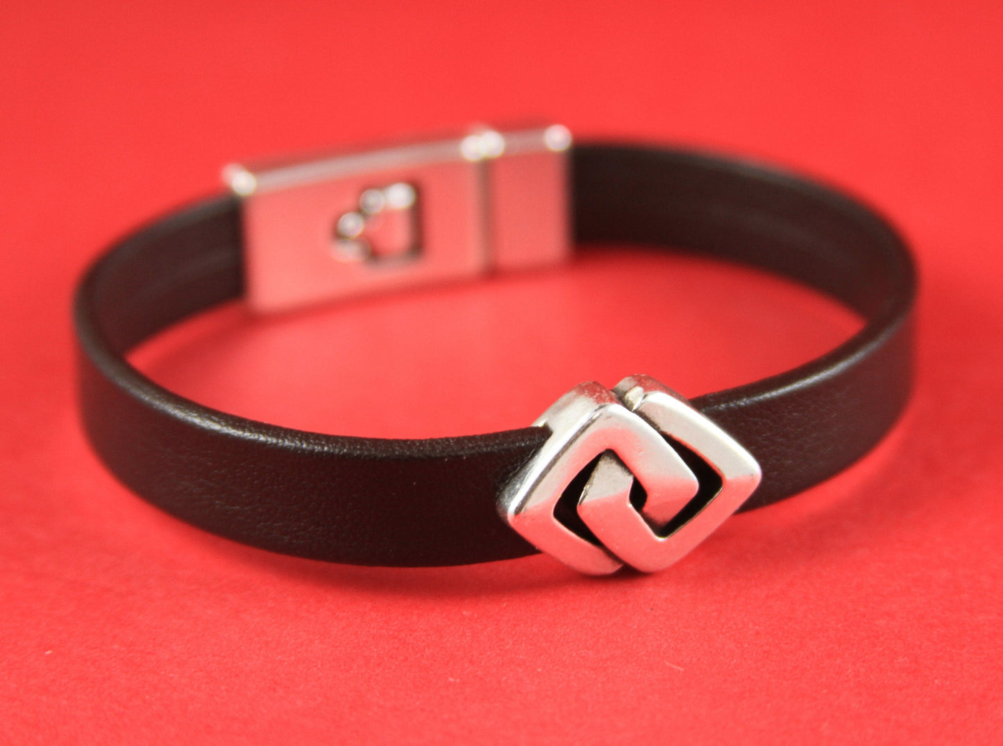 FS0002>>MADE IN EUROPE  2 zamak flat cord rhombus knot sliders, flat cord loop sliders, 10mm flat cord loop sliders Qty2