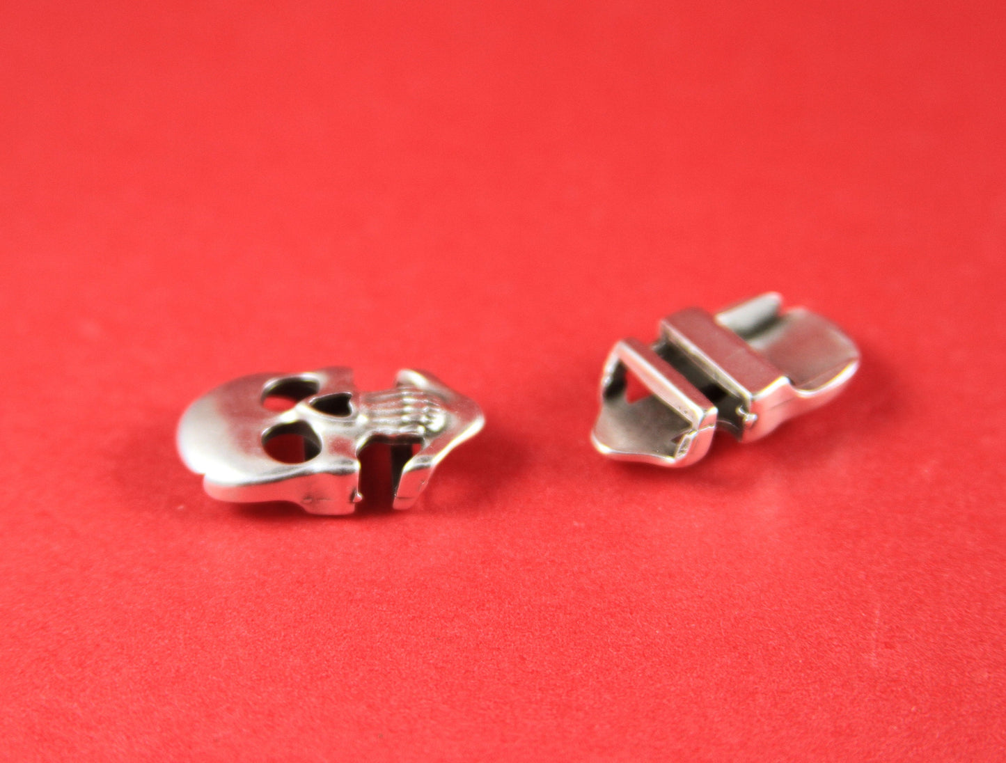 FS0073>>MADE in EUROPE 2 zamak skull sliders, flat cord skull slider, 10mm cord slider, zamak slider (11872) qty2