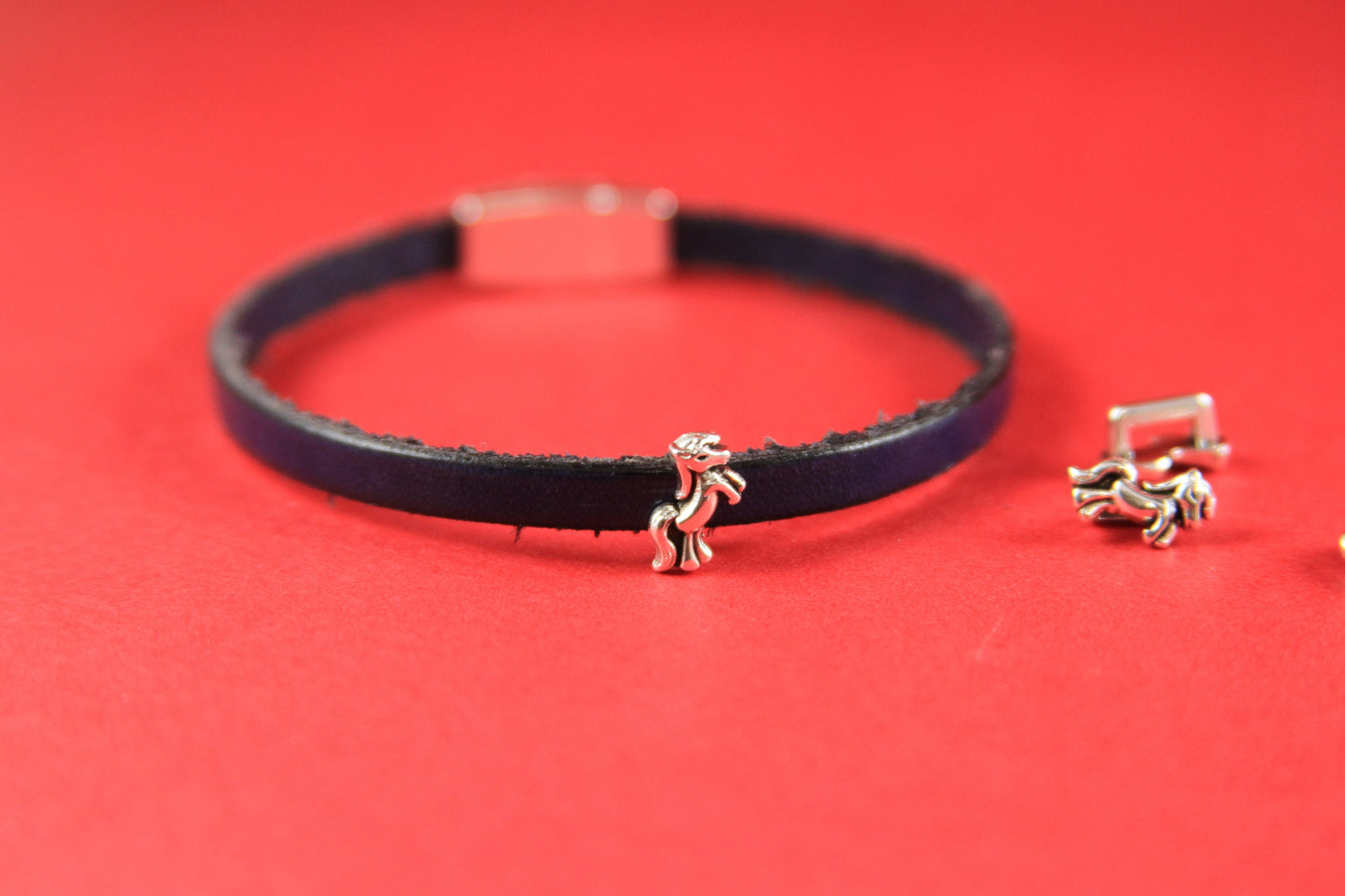 FS0060>>MADE in EUROPE 4 zamak tiny pony sliders for 5mm cord, flat 5mm cord slider, zamak horse sliders qty4