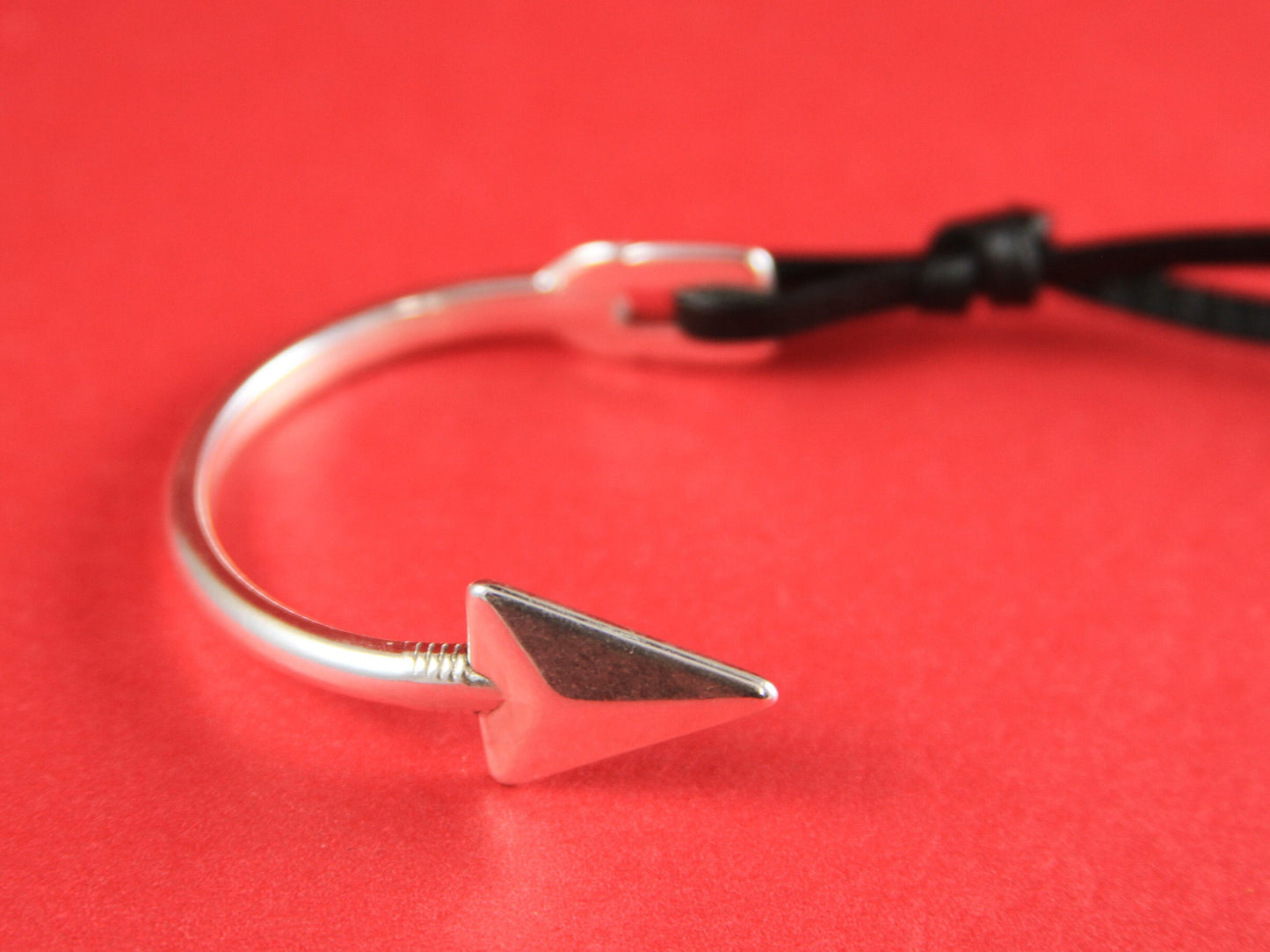 B0054>> MADE in EUROPE zamak half bracelet, silver bracelet arrow hook, zamak arrow hook Qty1