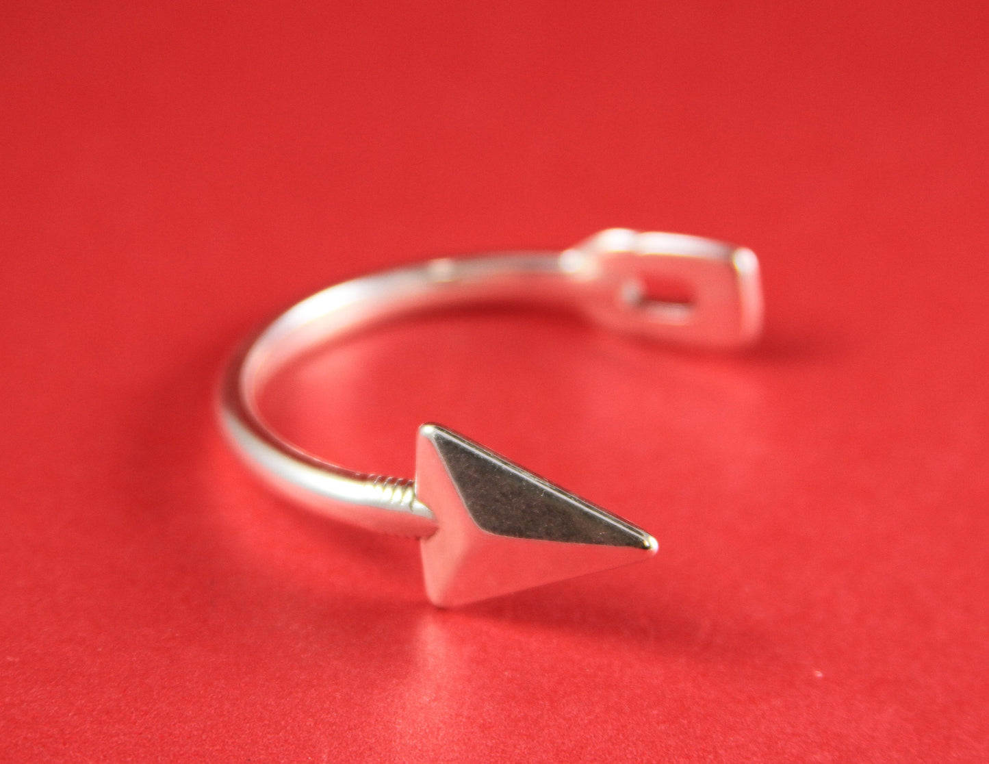 B0054>> MADE in EUROPE zamak half bracelet, silver bracelet arrow hook, zamak arrow hook Qty1