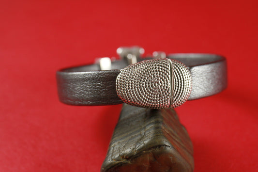 FC0235>>MADE in EUROPE zamak clasp, oval flat cord clasp, 10mm flat cord clasp, leather cord clasp with dotts Qty1