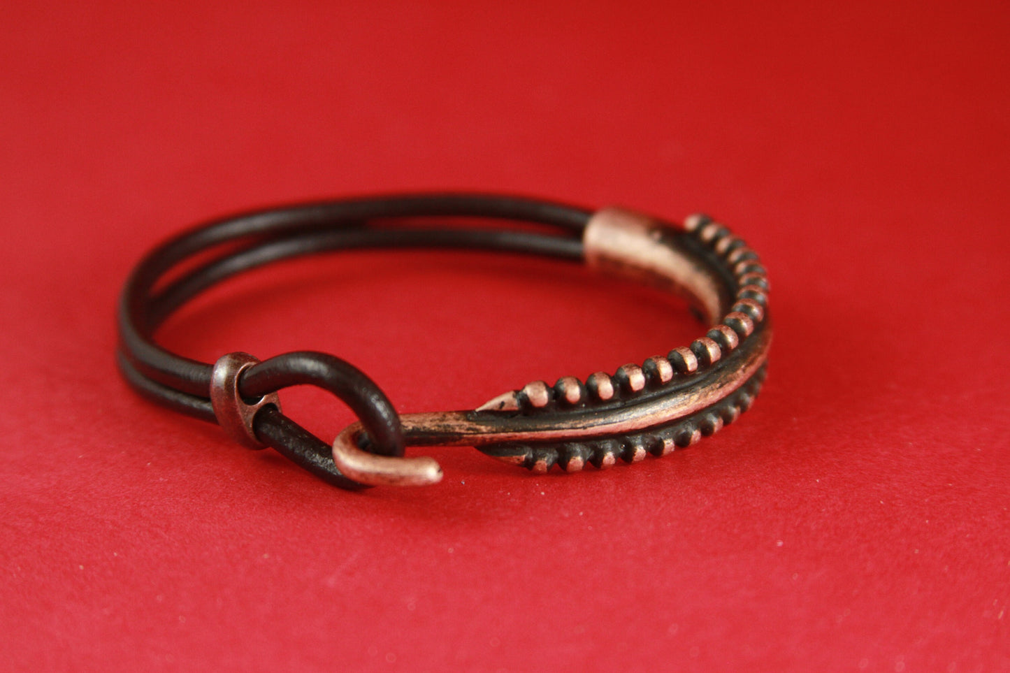 B0004>>MADE IN EUROPE zamak half bracelet with separator, half cuff, hook clasp for leather cord (6769C) Qty 1set